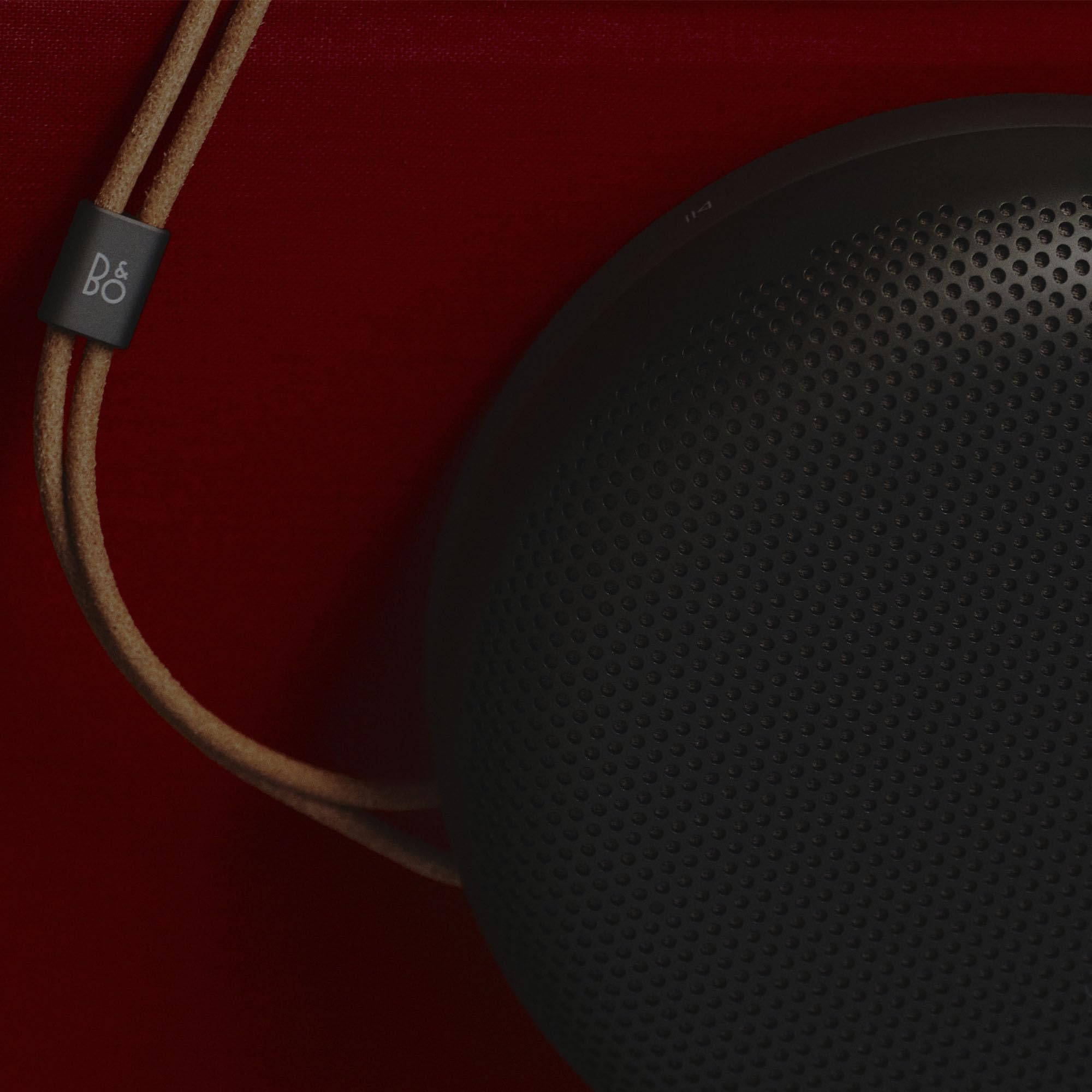 Bang & Olufsen Beosound A1(3rd Gen) – Kompakter, tragbarer Bluetooth Lautsprecher, wasserdicht nach IP67, C2C-zertifiziert, bis zu 24 Stunden Akkulaufzeit, 3 Mikrofone für klare Gespräche-Warm Granite