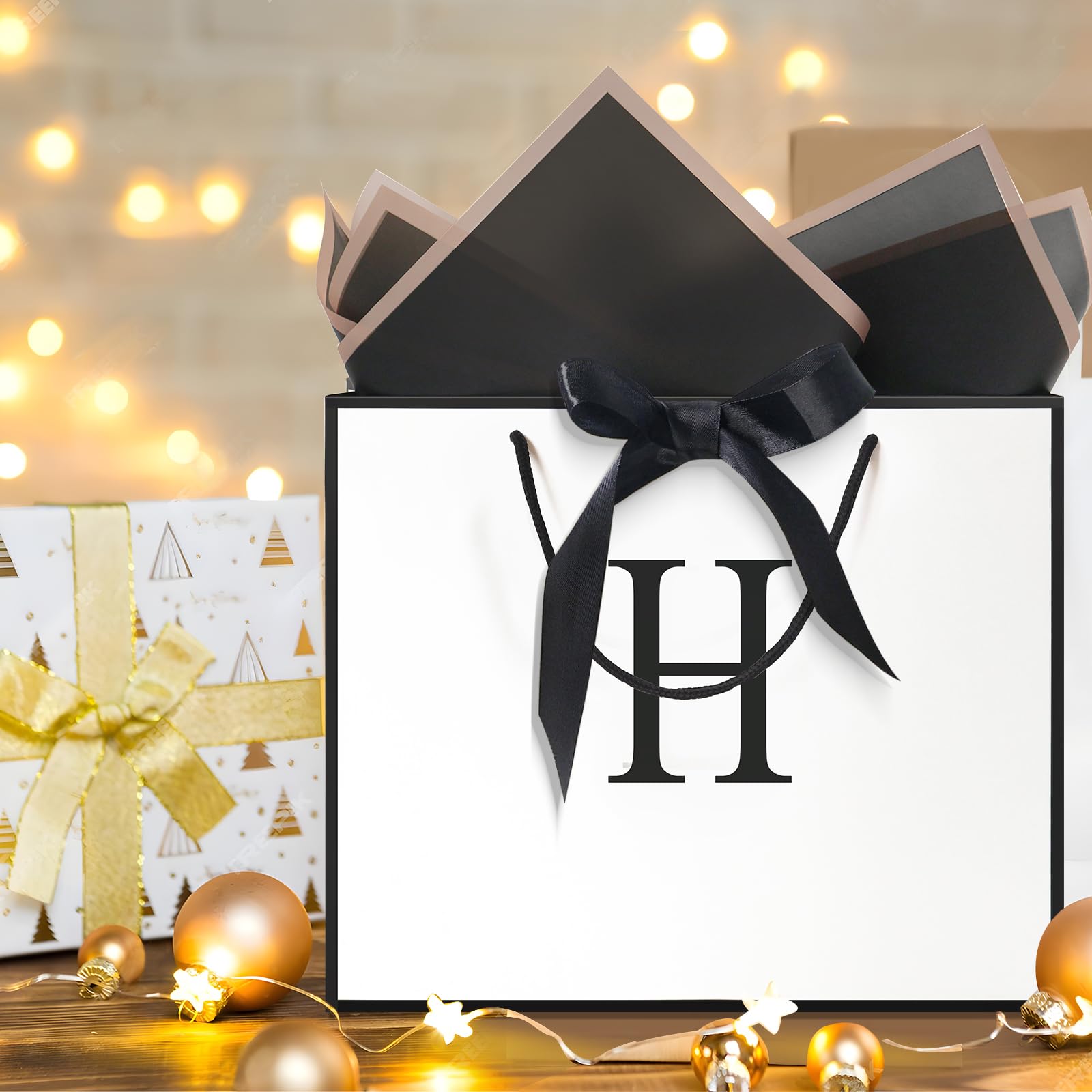 QLSKO Personalisiertes Geschenkbeutel-Set, monogrammierte Initiale, Karte, Umschlag, Aufkleber, Band, Seidenpapier (Weiß, H-Medium)