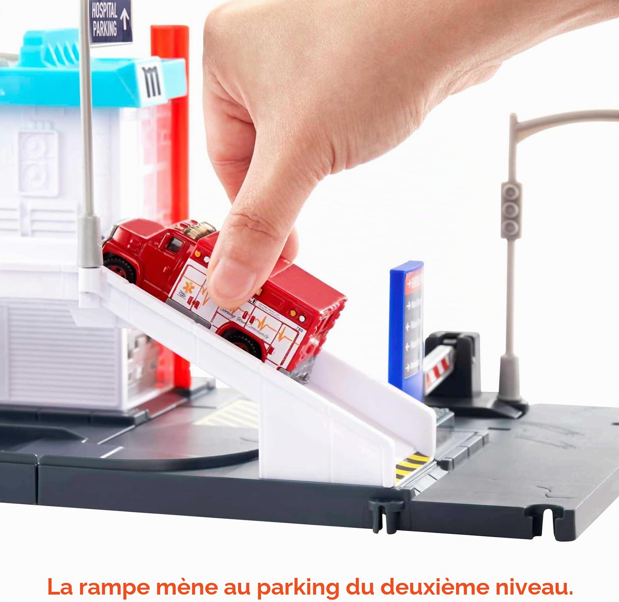 Matchbox Coffret Hôpital avec Véhicule Ambulance à l’ÉChelle 1/64, hélicoptère et Parking, Jouet pour Enfant dès 3 Ans, GVY83
