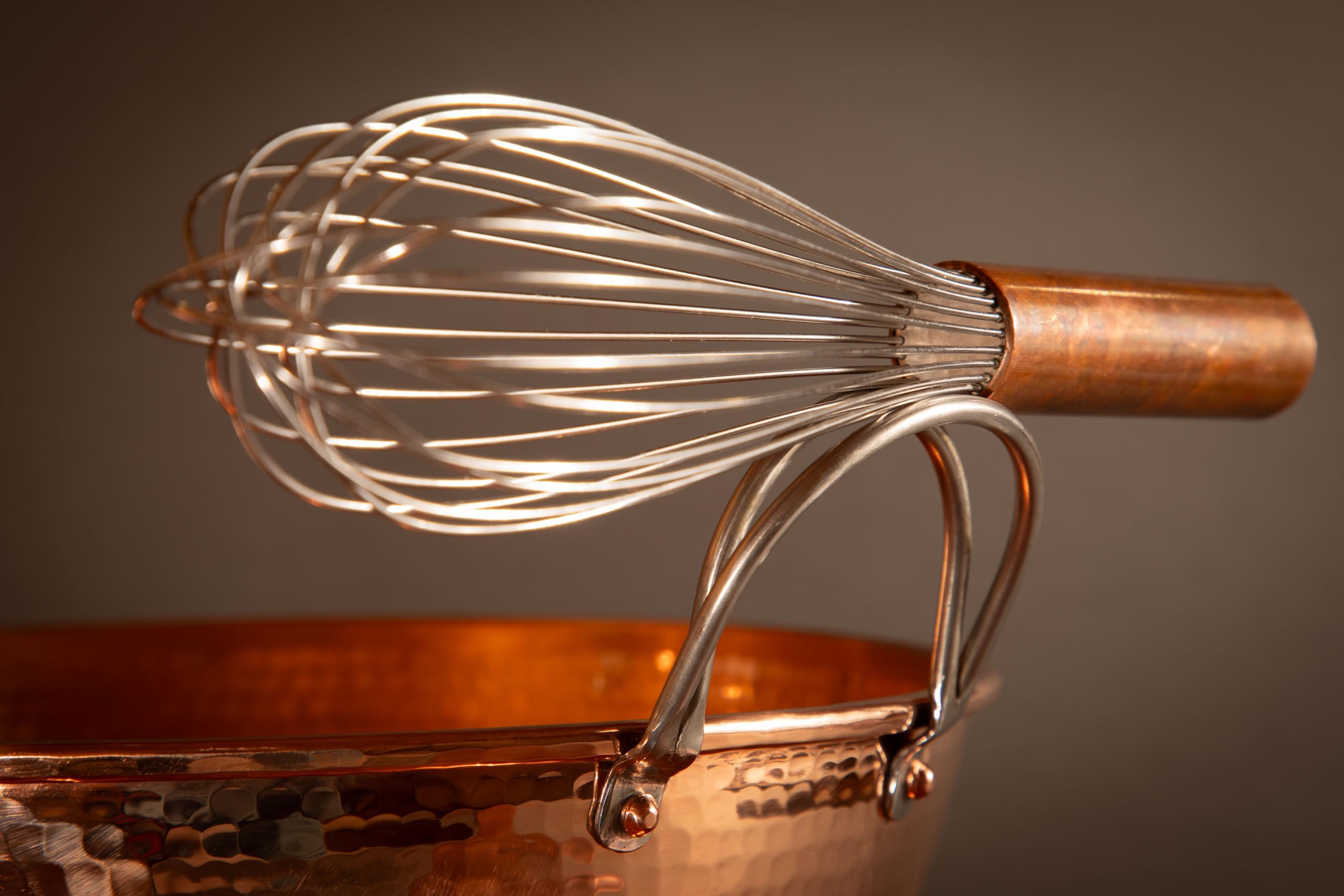 Sertodo Copper Cuencos para mezclar con asa, juego de 3 piezas (8, 10 y 12 pulgadas de diámetro), 100 % cobre puro, calibre pesado, martillado a mano, batir las claras de huevo a la perfección, no