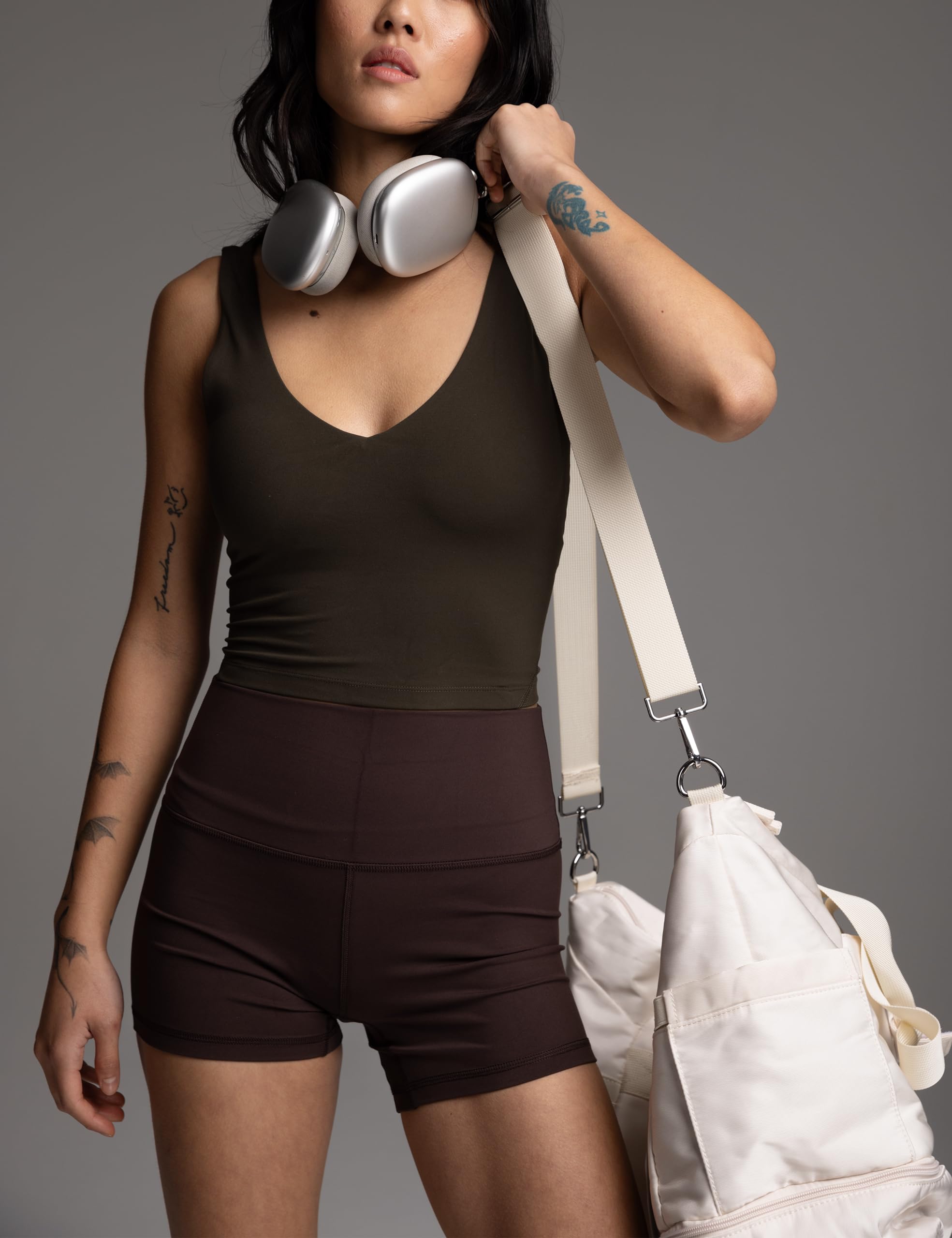 Wenamelt - Brasier deportivo con cuello en V para mujer, espalda en U, acolchado, para entrenamiento, yoga, brasier con estante integrado