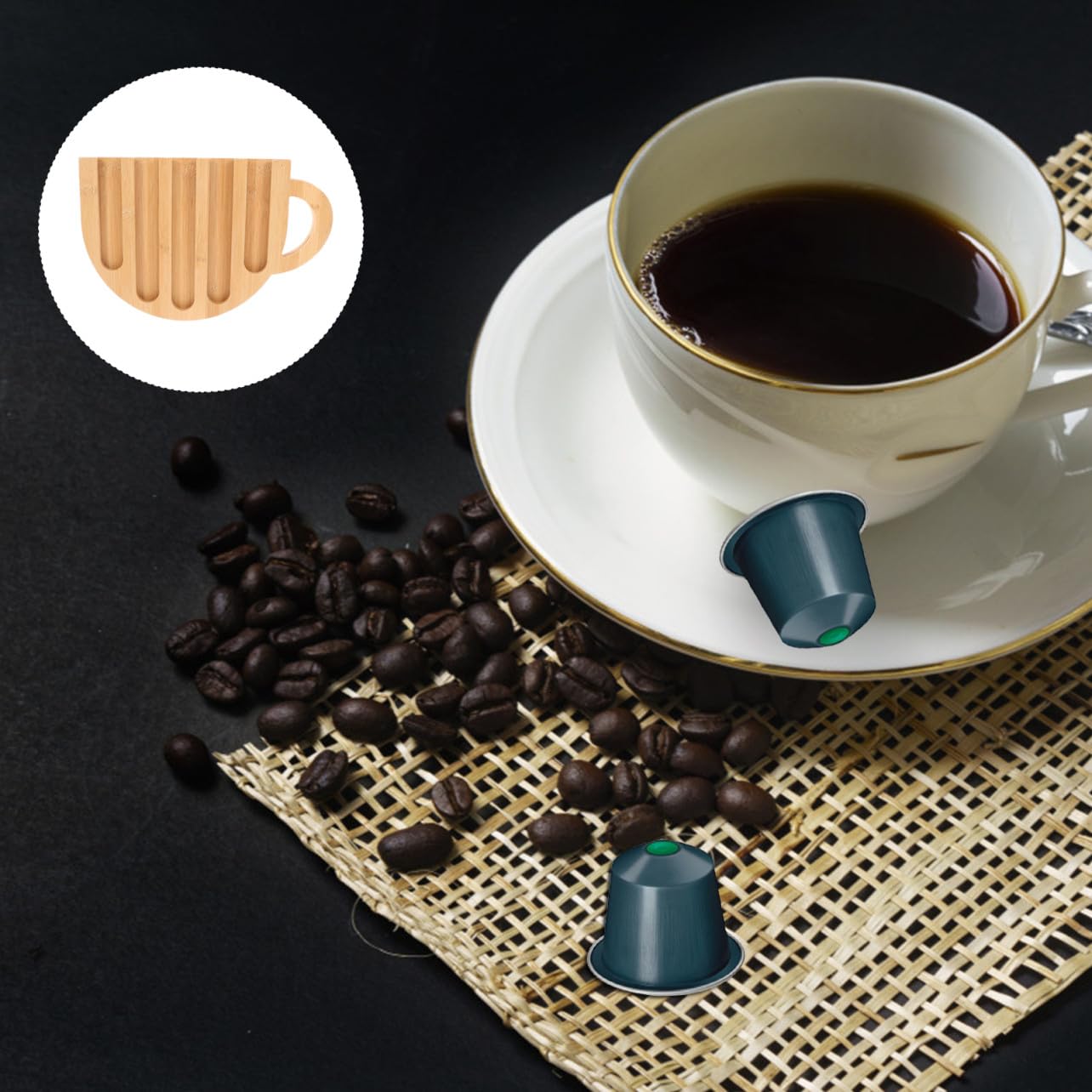 Estante de Madera Beige Diseño Vertical en Forma de Taza para Almacenar Cápsulas de Café, Soporte Innovador y Fiable para Uso en Casa o Tienda