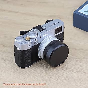 富士フイルム　X100T　レンズキャップ、フード、追加バッテリー１個付 富士フイルム X100T レンズキャップ、フード、追加バッテリー1個付