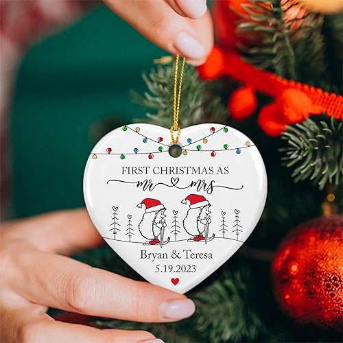 Miniatura 3 de Adorno personalizado para la primera Navidad como el señor y la señora 2023, adorno de cerámica casada para decoración del árbol de Navidad, nombres