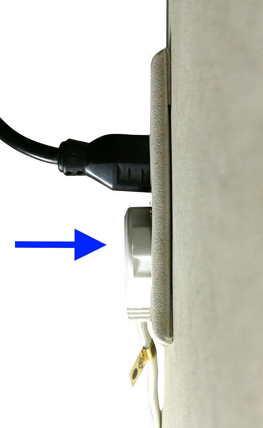 Webber White Low Profile Flat Plug Triple Extension Cord 9'. Webber CW43577