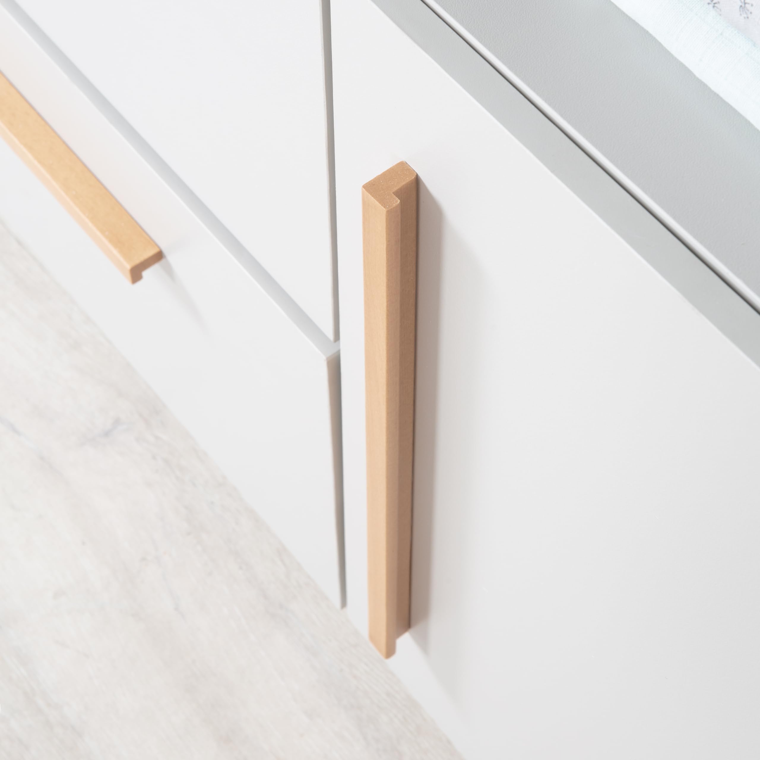 roba Wickelkommode Lea inkl. abnehmbarem Wickelaufsatz - Wickeltisch mit 2 Schubladen & 1 Tür - Griffe aus Holz - Beige/Grau