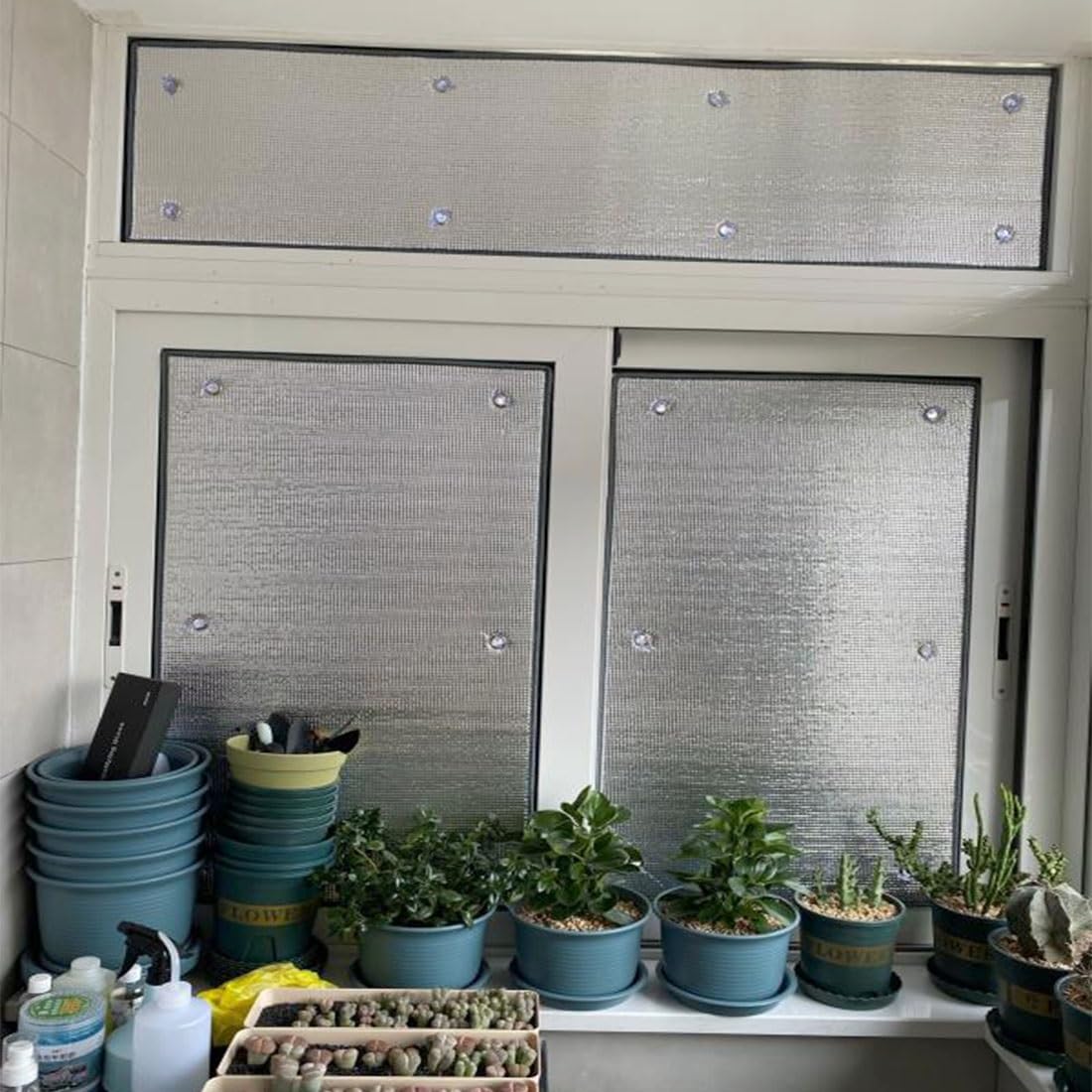 Folia aluminiowa, folia izolacyjna, zapewniająca prywatność, zaciemniająca, odblaskowa ochrona przed słońcem, blokada UV, na taras na dachu, 140 x 240 cm, oszczędność energii, łatwa instalacja