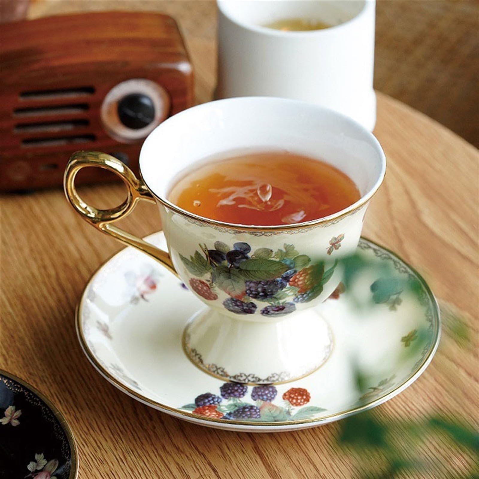 Maison Ensemble de grandes tasses à café et soucoupes scandinaves, thé noir exquises britanniques haut gamme, luxe en porcelaine fleurs Décoration(Blanc)