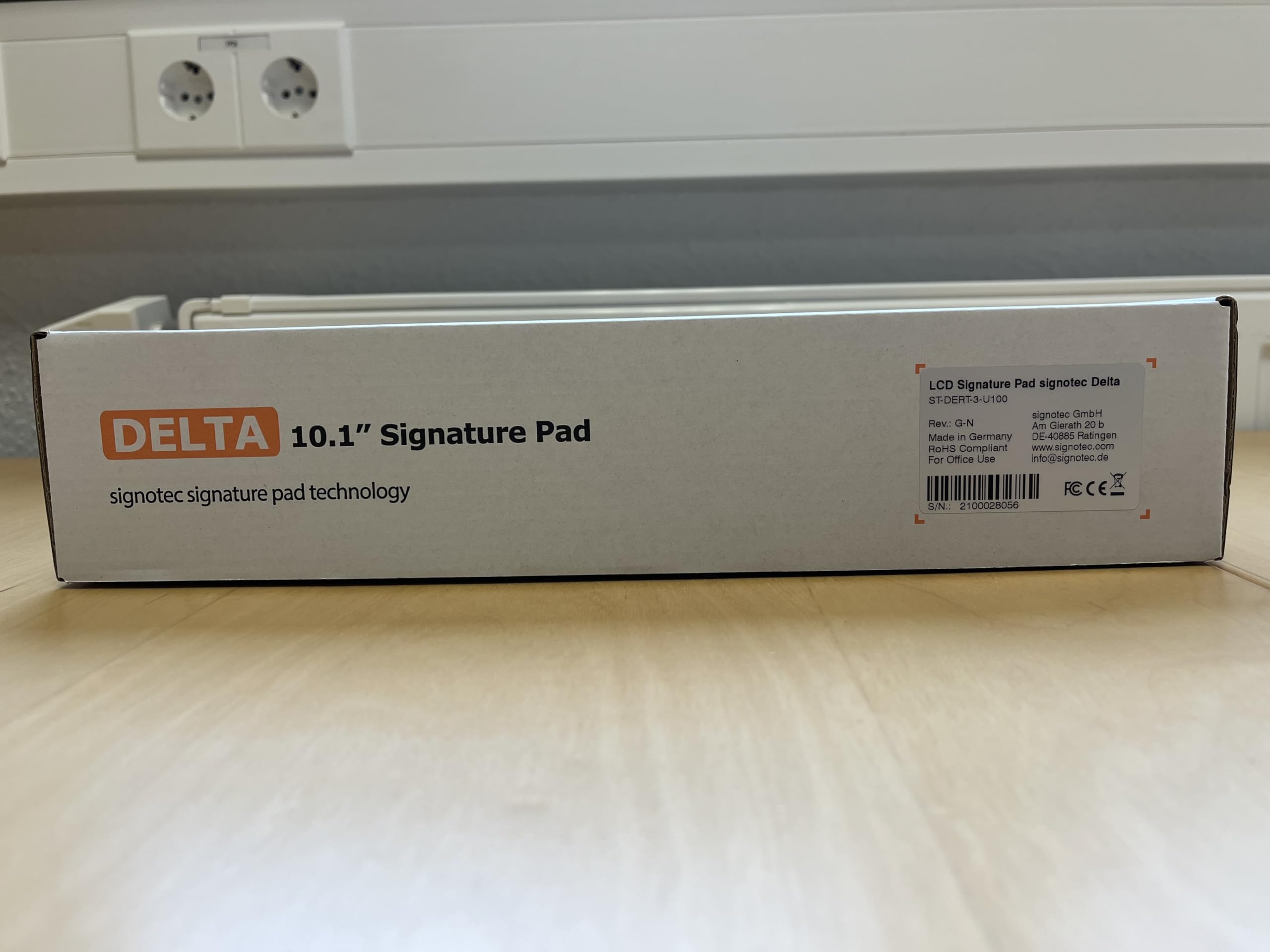 signotec Delta - Unterschriftenpad mit 10,1" Farb-LCD, Hochauflösender ERT-Stiftsensor, 2.048 Druckstufen, 500 Hz Abtastrate, RSA-Verschlüsselung, USB-Anschluss