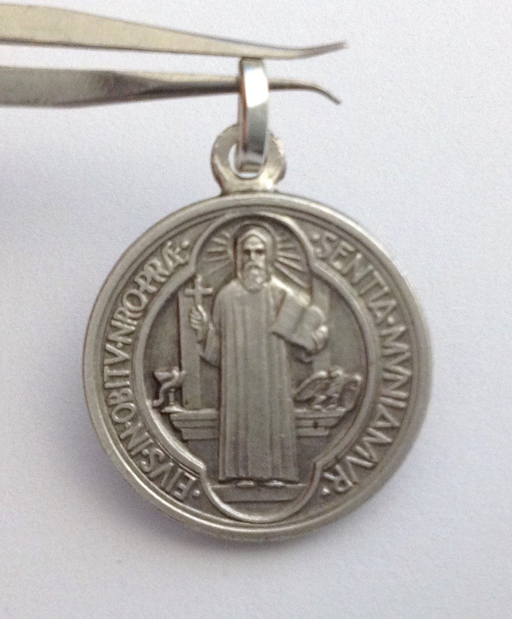 Medalla de San Benito de Plata de Ley 925 - Las medallas de Los Patronos