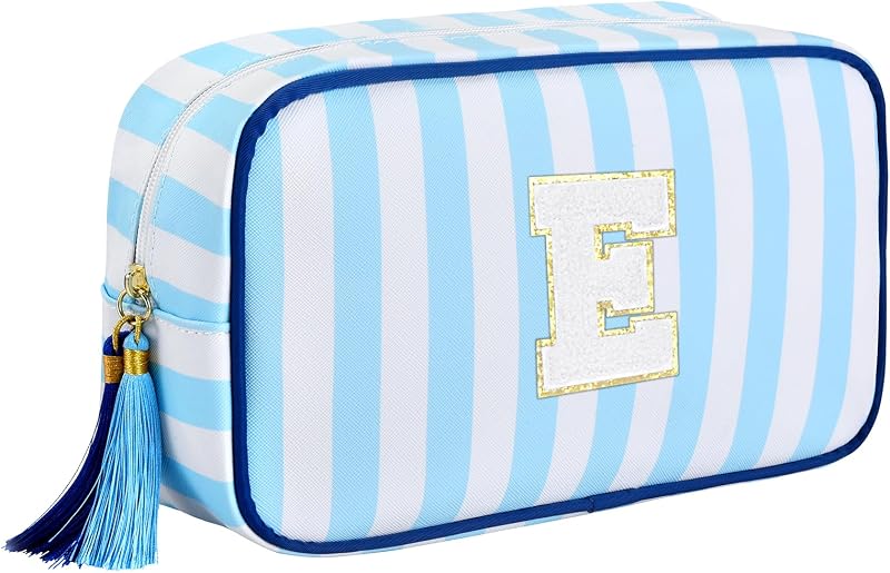 Necessaire de maquiagem listrada ISPbag com inicial em chenille e zíper com borla, azul