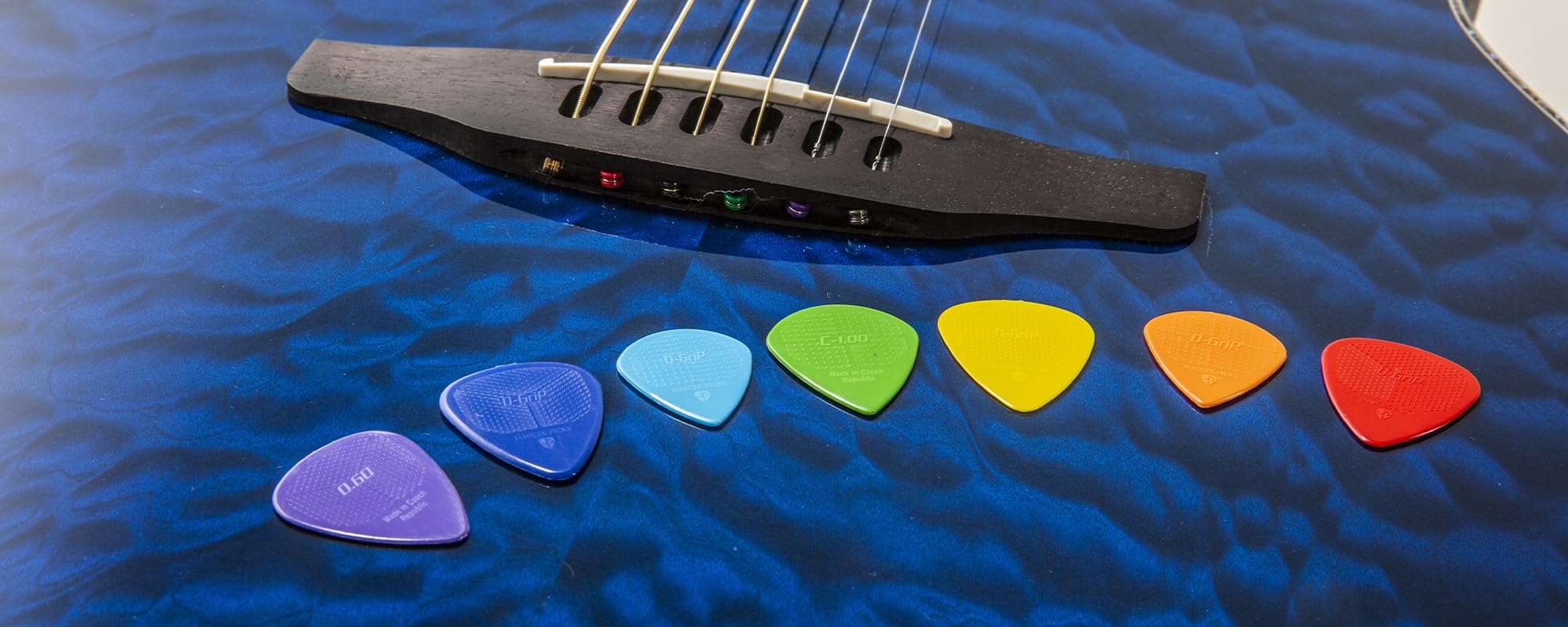 D-Grip Plectrum, Janicek Nylon Picks, Standard 351 Shape, 0.53 mm Green, Pack of 12, with non-slip textured surface - Image 4
