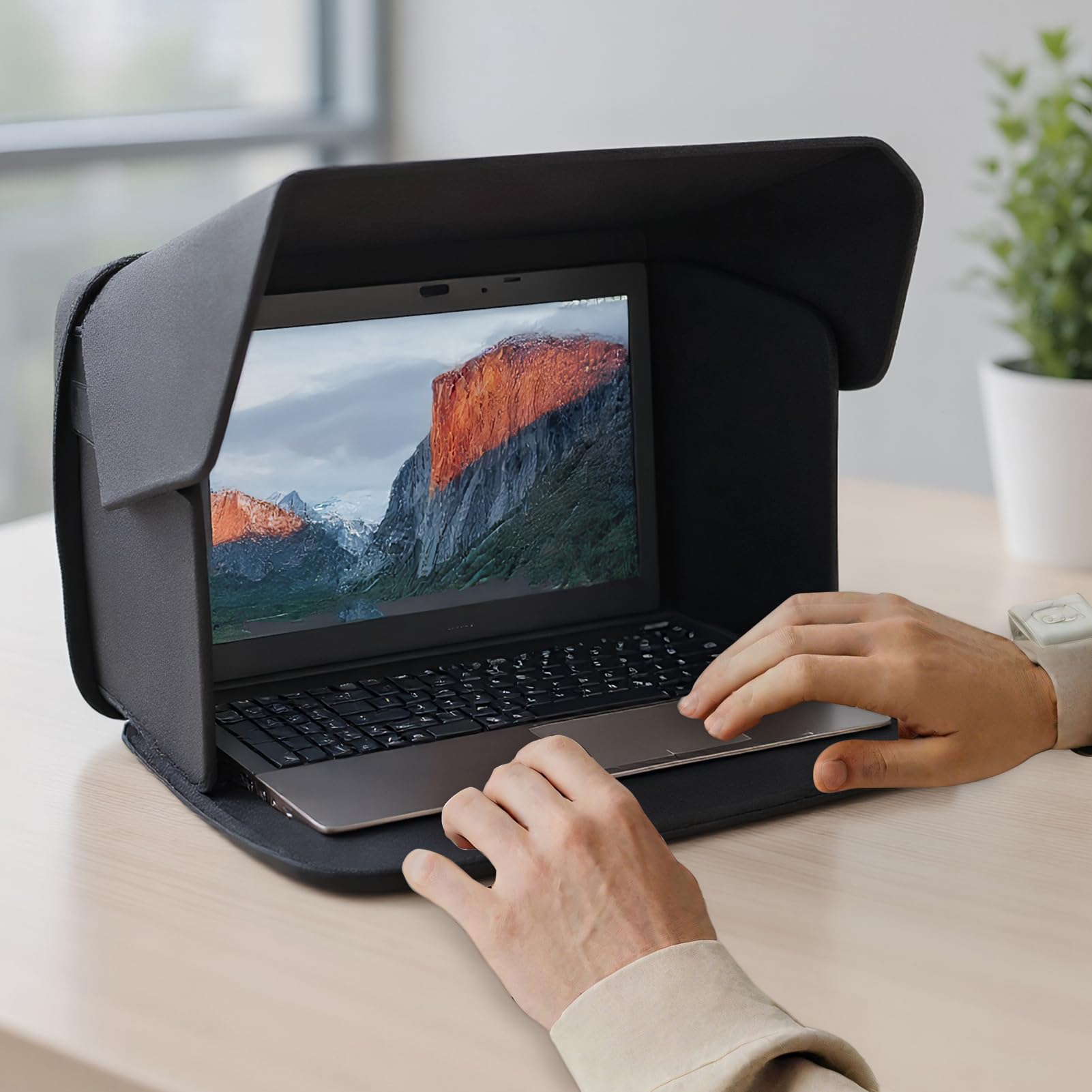 Laptop Sun Shade, Lightweight Foldable Laptop Sunshade Bag for Working Outside Outdoor Foldable Shield Cover Outside, Sun Glare Shield Privacy Screen Hood, 37x27x5cm