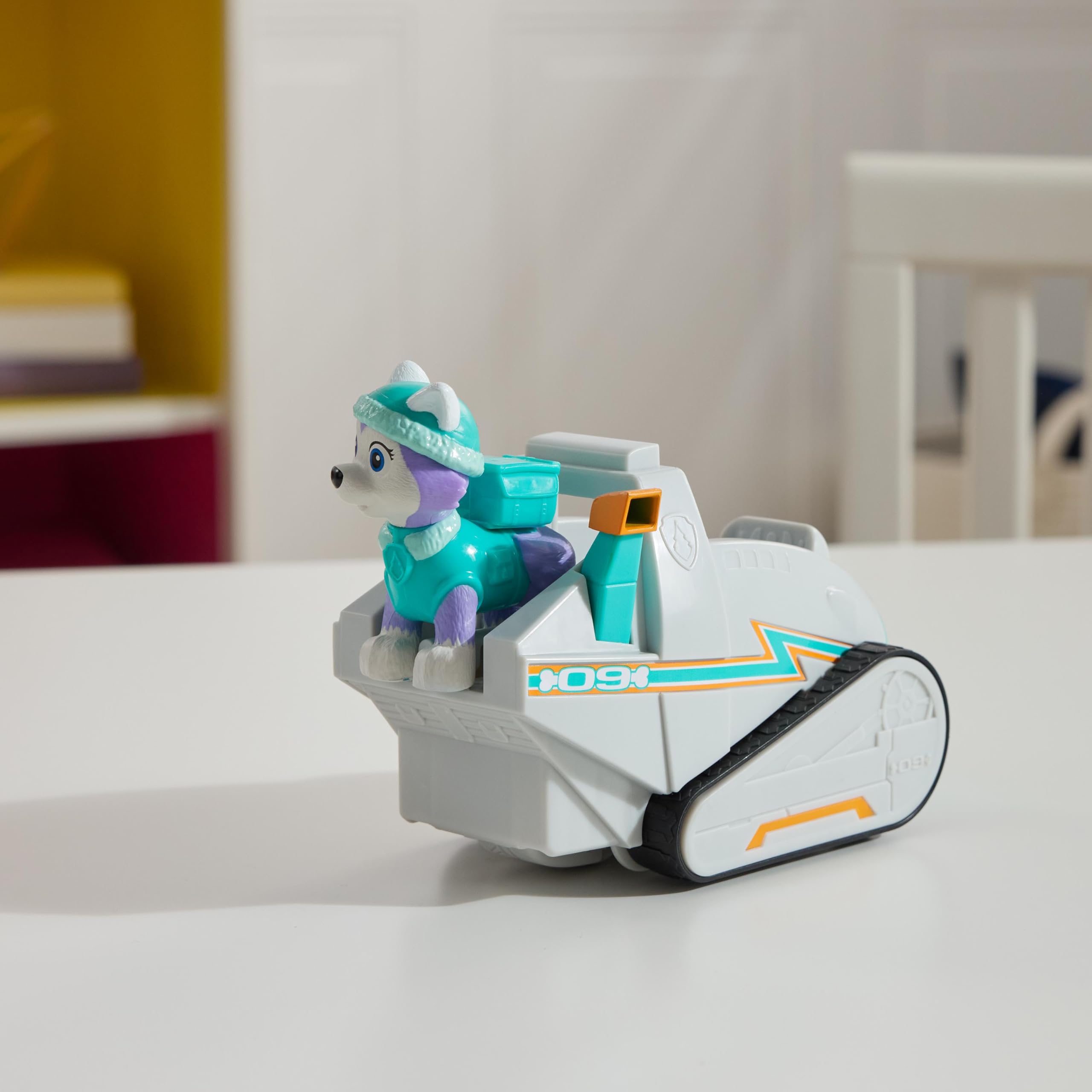 PAW PATROL - Everest-Figur mit Schneemobil-Rettungsfahrzeug, stabiles Basis-Fahrzeug , authentisches Spielzeug zur Serie für Kinder ab 3 Jahren - 4