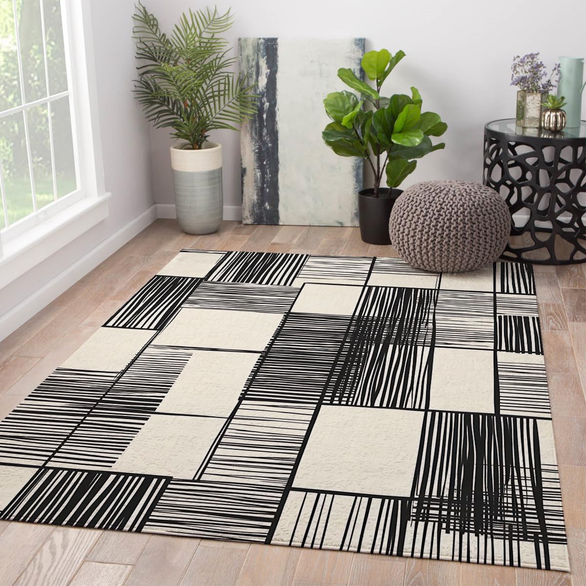 Tapis de cheminée minimaliste noir et blanc pour une ambiance de salon cosy