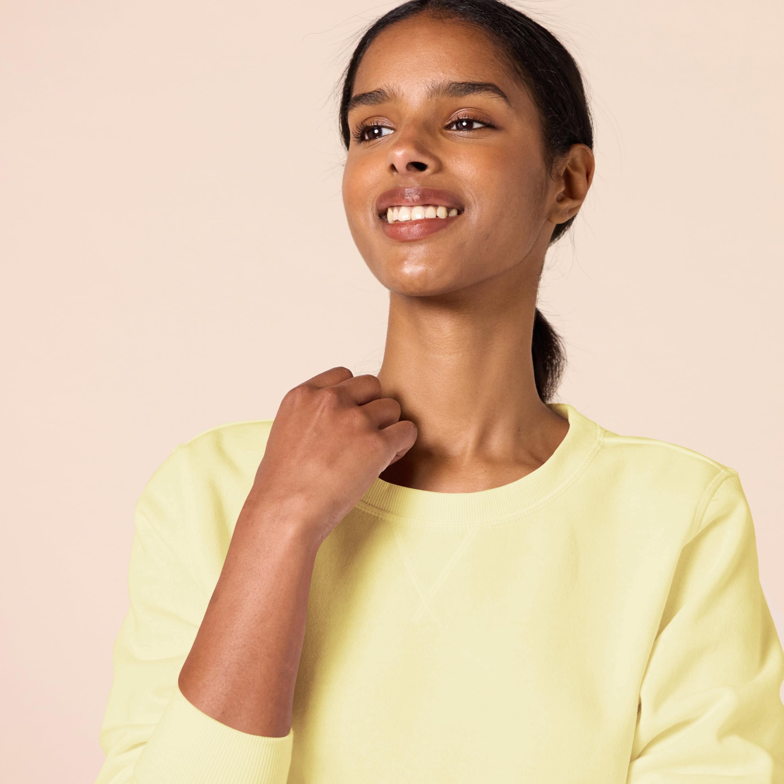Amazon Essentials Mujer Sudadera con Cuello Redondo de Forro Polar (Disponible en Tallas Grandes) — view 4