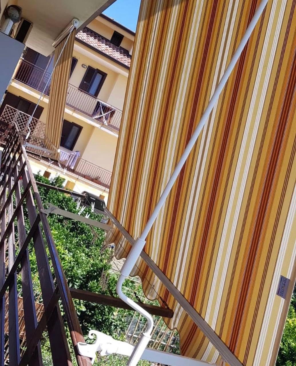 Braccetti Per Tenda Da Sole FRAMIG - Coppia In Alluminio Bianco, Sporgenza 50 Cm, Con Occhioli E Viti, Per Fissaggio A Ringhiera - Foto 3