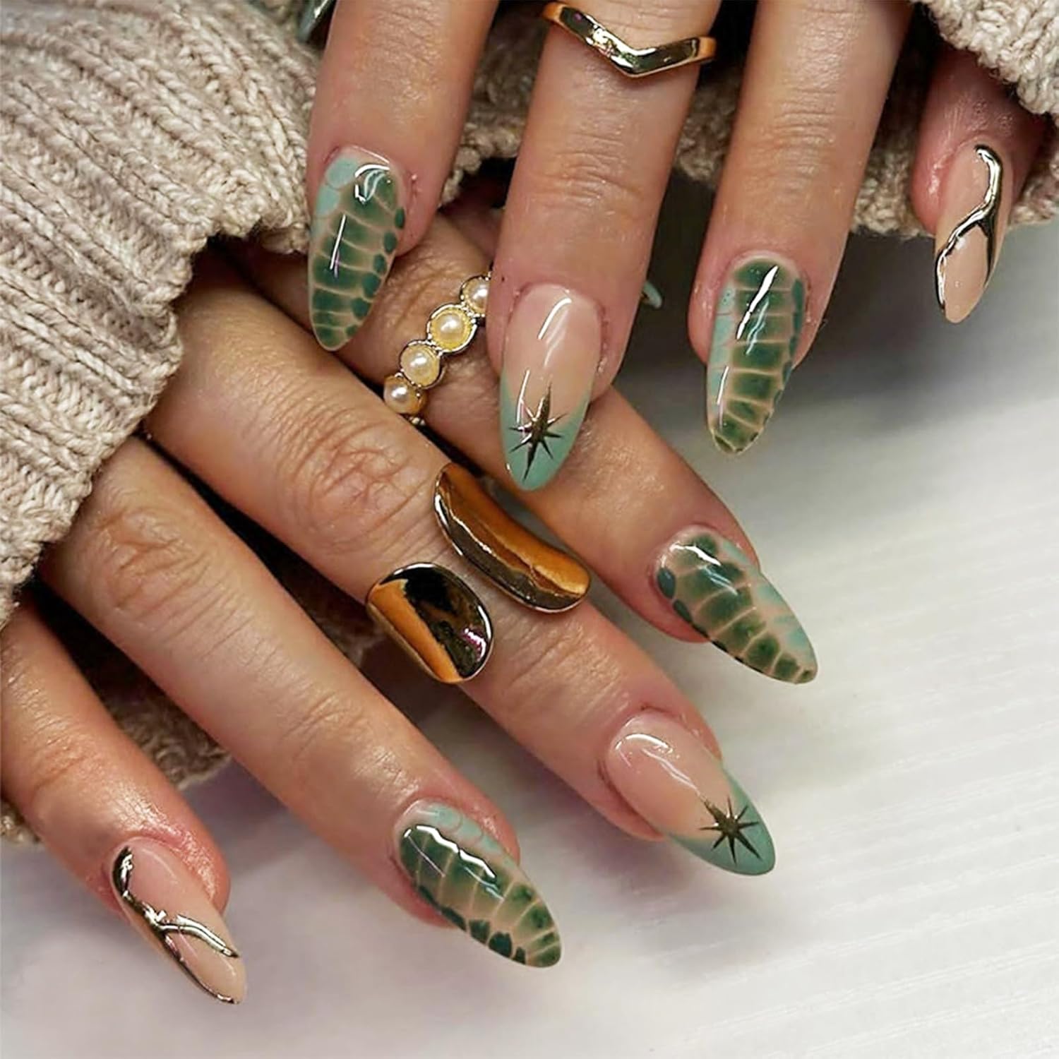 Kinretixia French press on nails with pendants, medium artificial nails, green French nails, press us, 3D nails with curved line, long square acrylic nails