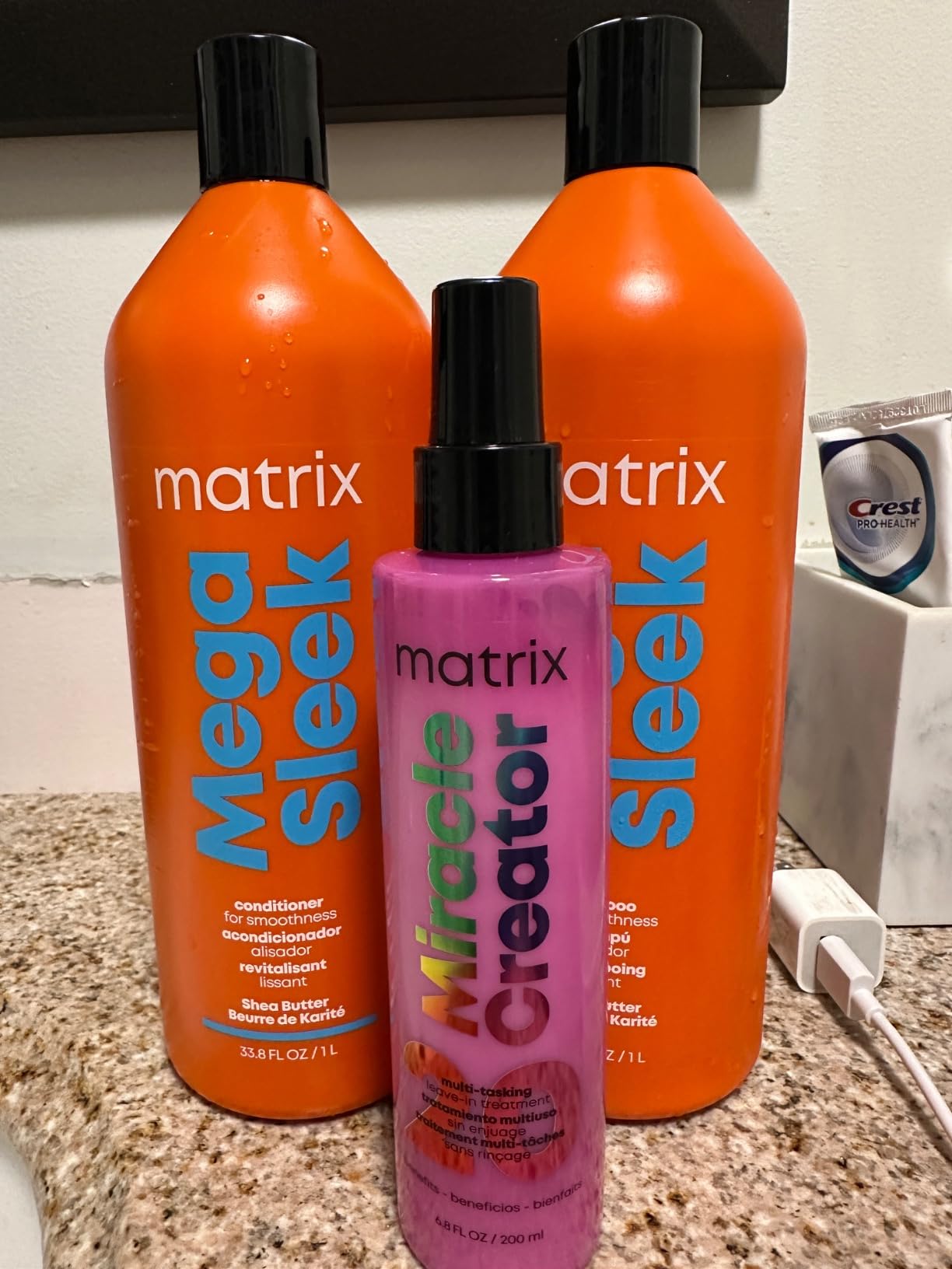 Matrix Mega Sleek Shampoo - Smoothing and Detangling, For Dry, Damaged & Frizzy Hair