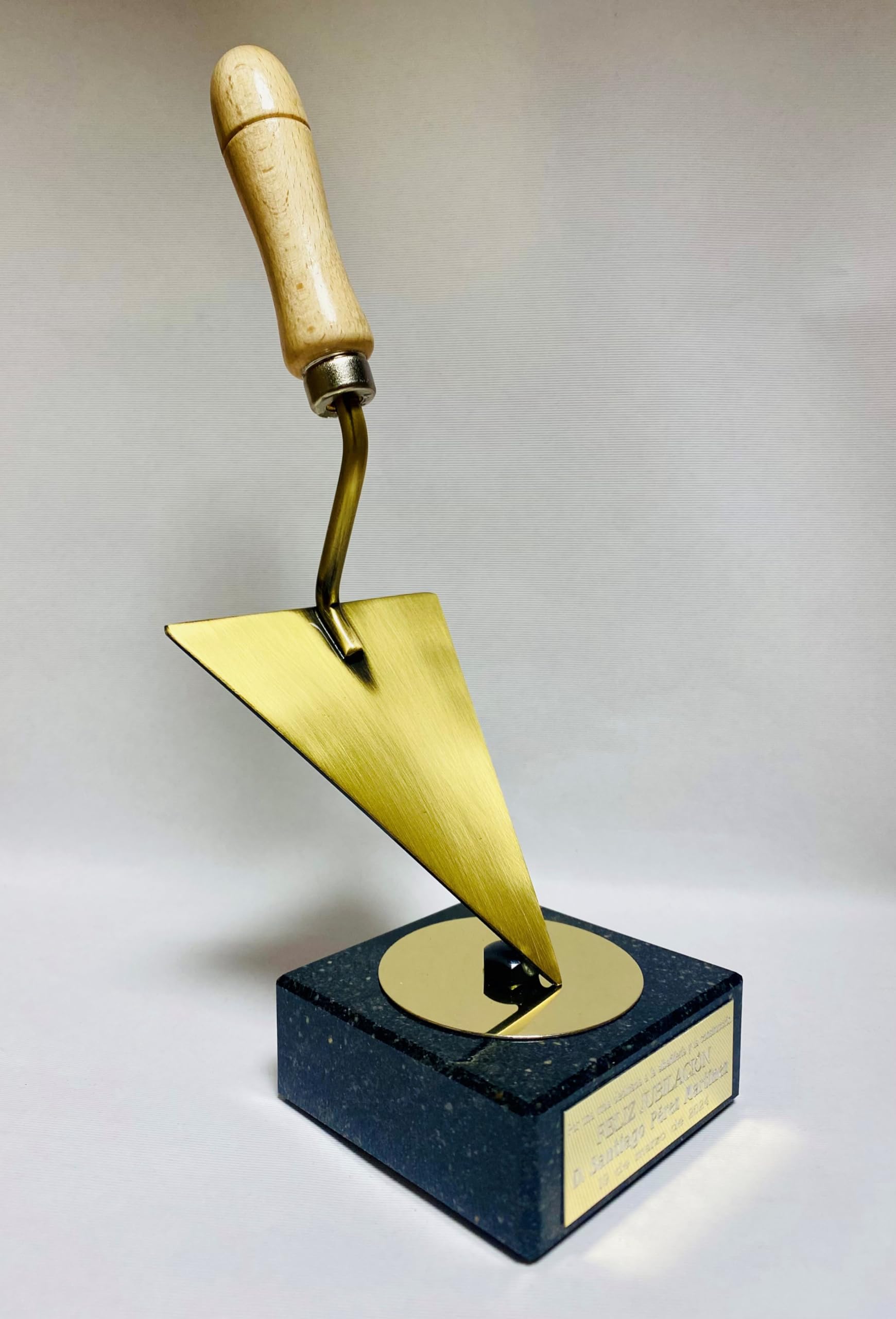 Regalo Albañil Jubilación o Despedida Figura Personalizada con peana de mármol