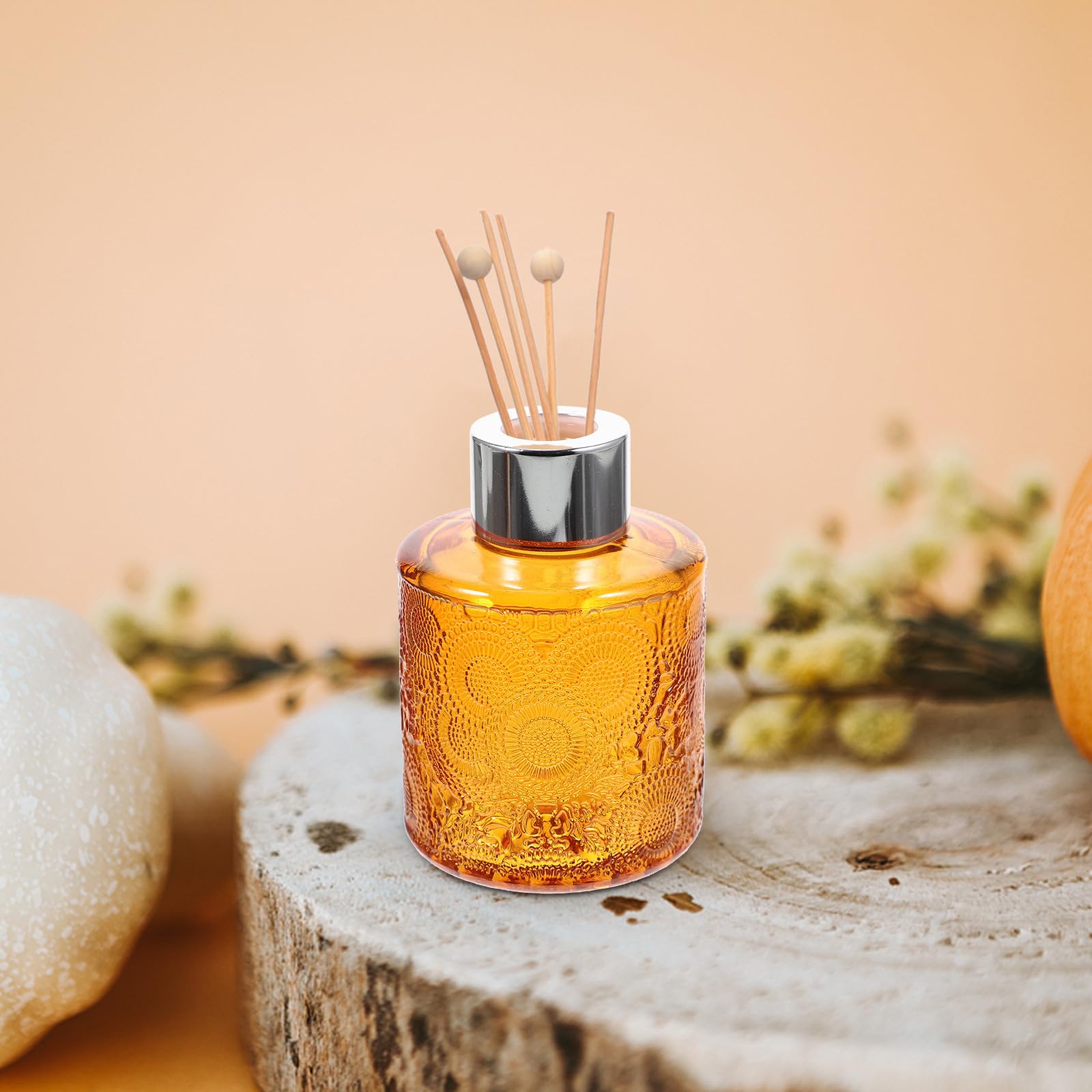 CRAFTHROU 4 Stück Duftdiffusor Flasche aus Glas mit Prägung Dekorativ und Elegant Aluminiumlegierung Halter für Aromatherapie und Schlafzimmer Dekoration Zufällige Farbe