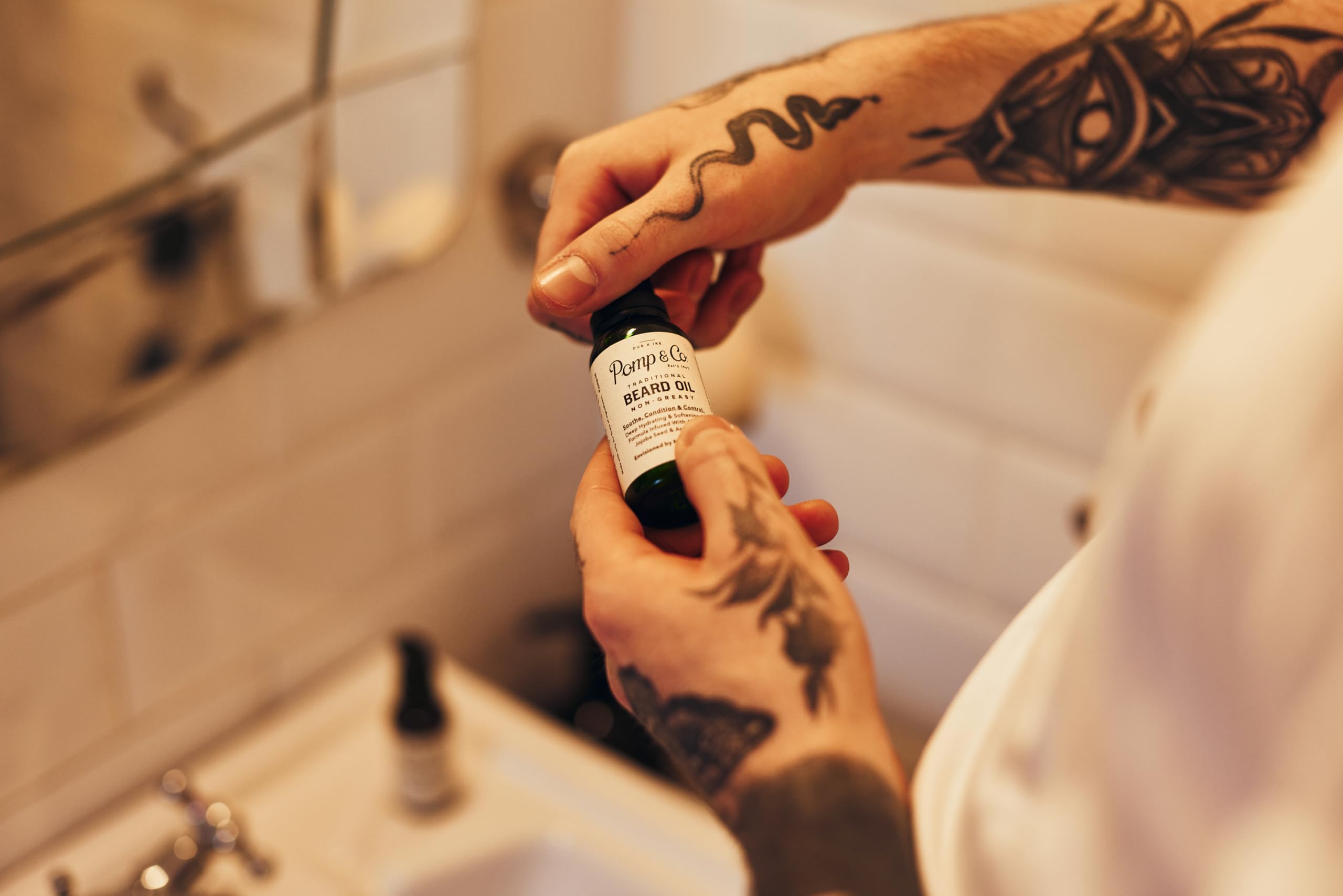 Pomp & Co Non Greasy Beard Oil, feuchtigkeitsspendendes und weichmachendes Bartöl mit Jajoba- und Arganöl 30ml