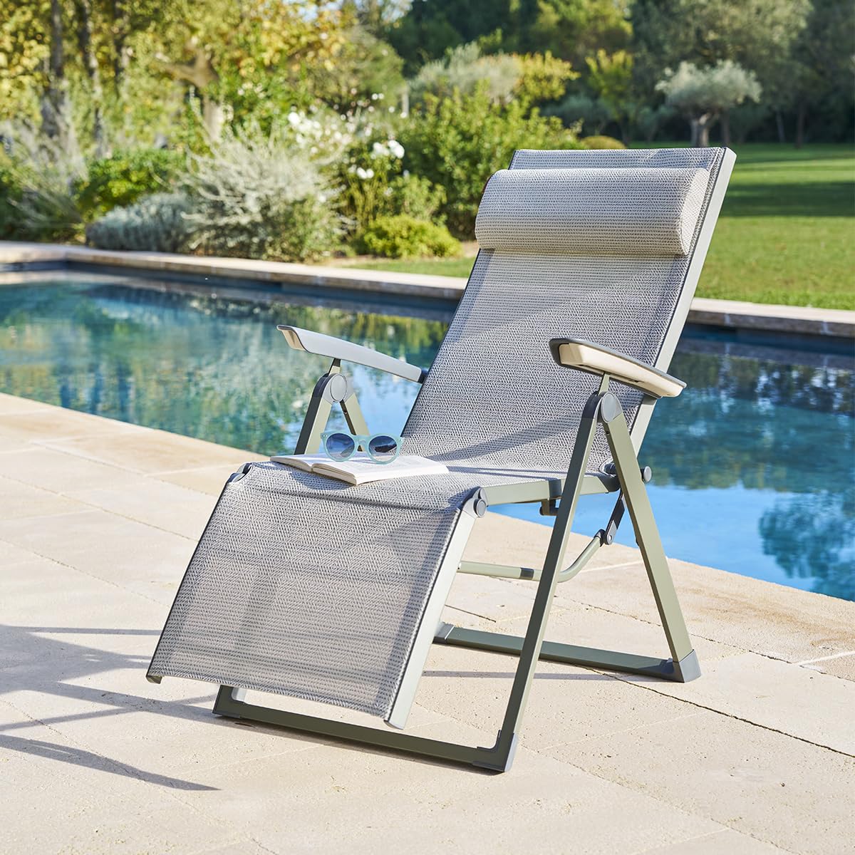 Hespéride - Fauteuil de Jardin inclinable Decima Vert Olive et Vert Laurier 8 Positions en Aluminium et texaline