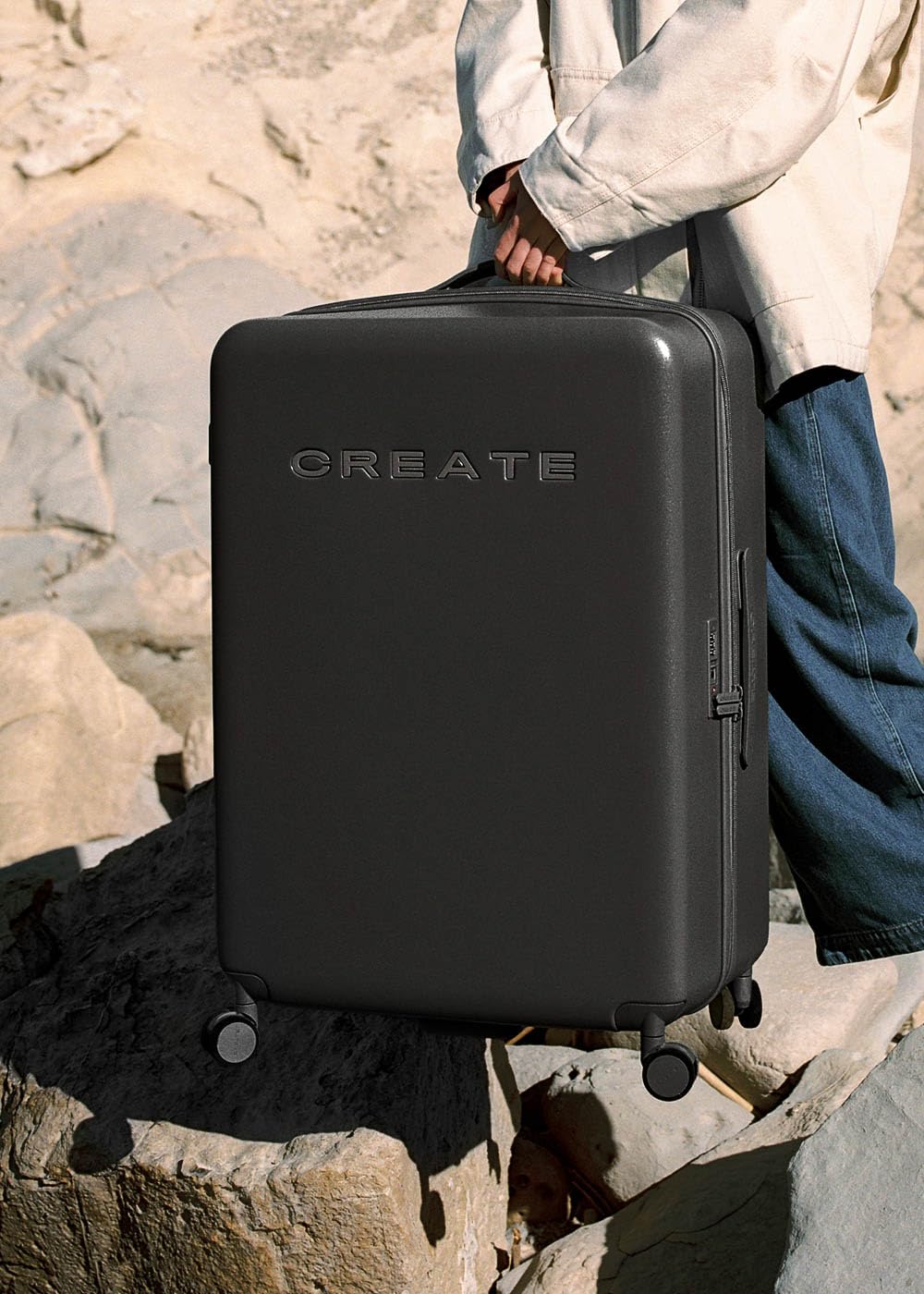 CREATE / LUGGAGE STUDIO/Valigia rigida in policarbonato nero / 47x27x66cm / Lucchetto TSA, 4 ruote doppie multidirezionali, materiali resistenti e durevoli