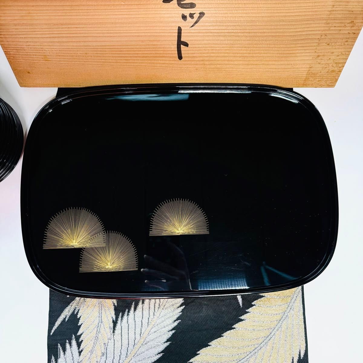 Amazon.co.jp: 輪島塗 東恒博 寿松沈金 おもてなしセット 皿 Amazon.co.jp: 輪島塗 東恒博 寿松沈金 おもてなしセット 皿