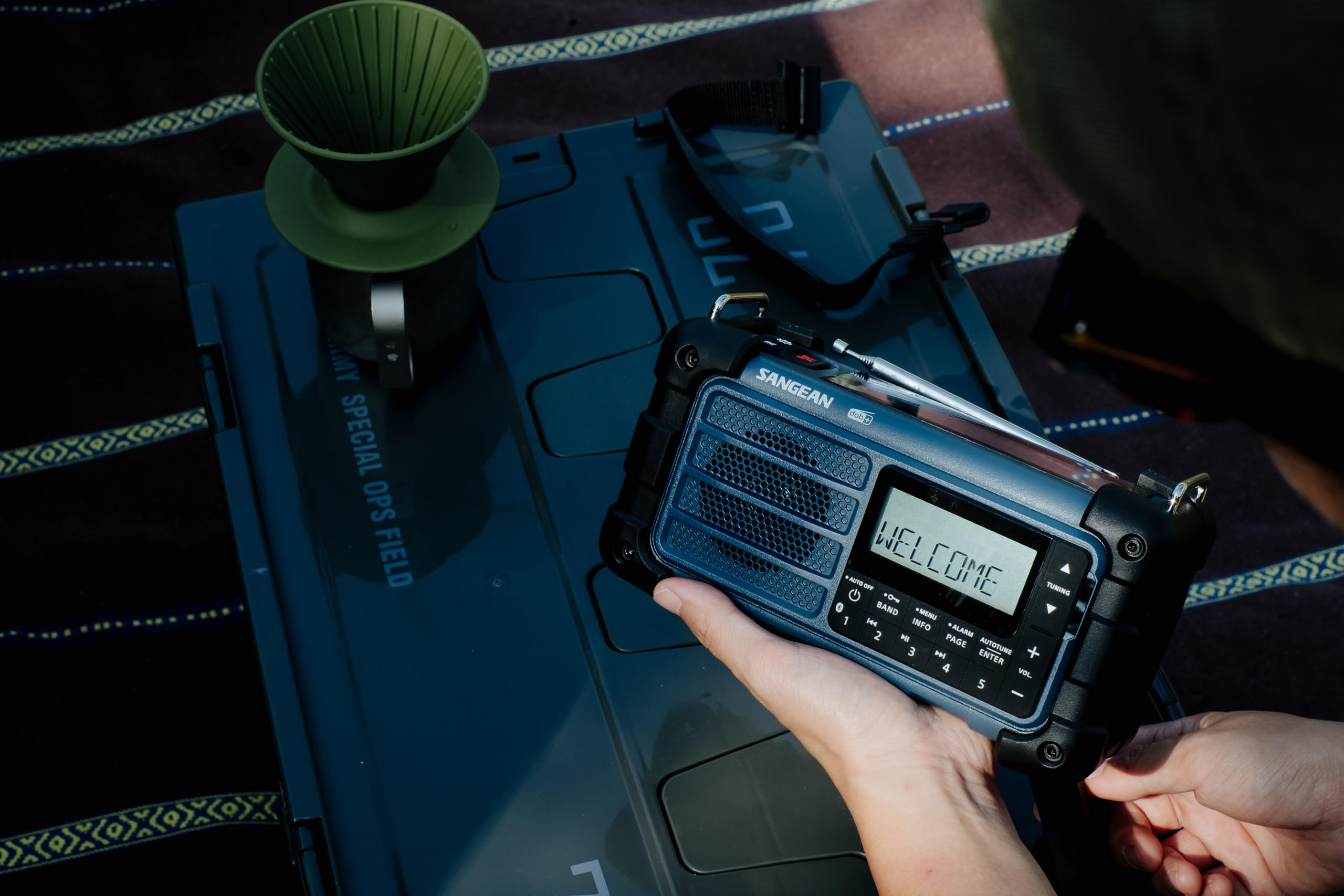 Sangean MMR-99 DAB Multifunktionales Notfallradio mit Handkurbel, DAB+,FM-RDS, Bluetooth, LED-Taschenlampe und IP55-Zertifizierung, Ideal für Outdoor, Camping und Notfälle, Ocean Blue