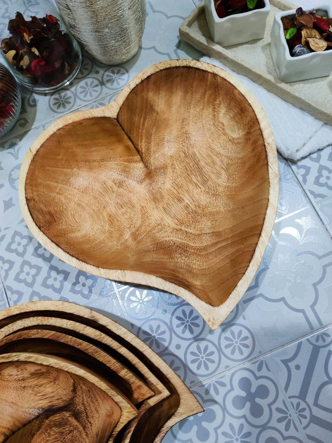 WitnyStore Cuenco con forma de corazón curvado de 12 pulgadas, cuenco funcional y coleccionable, cuenco de madera hecho a mano para servir caramelos, frutos secos, postres, frutas o decoración de