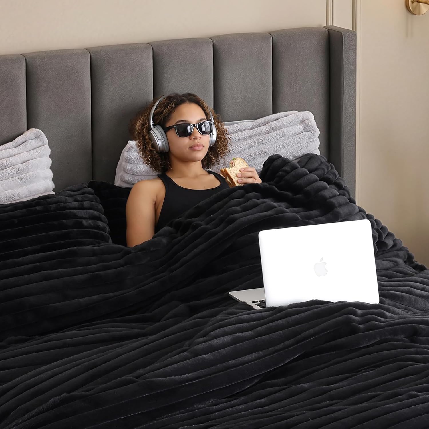 weigelia Black Comforter Queen Set – Ultra Soft Plush Fleece Black Bed Set, Fluffy Warm Luxury Bedding Comforter with 2 Pillowcases, Cozy Heavy Warm Bed Set for Winter - Image 2