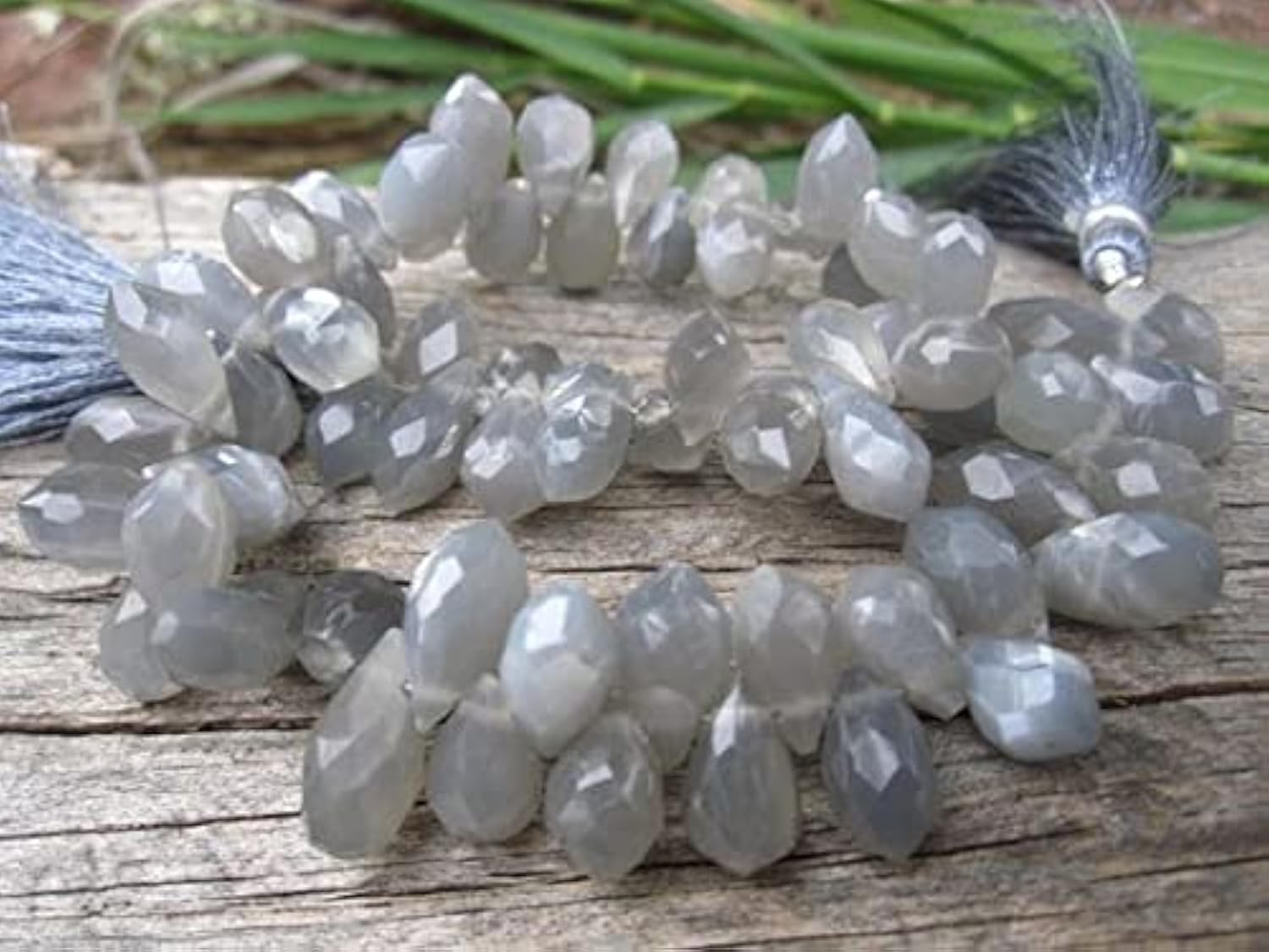 Perles briolettes pierre de lune grise facettée LKBEADS rang 20cm