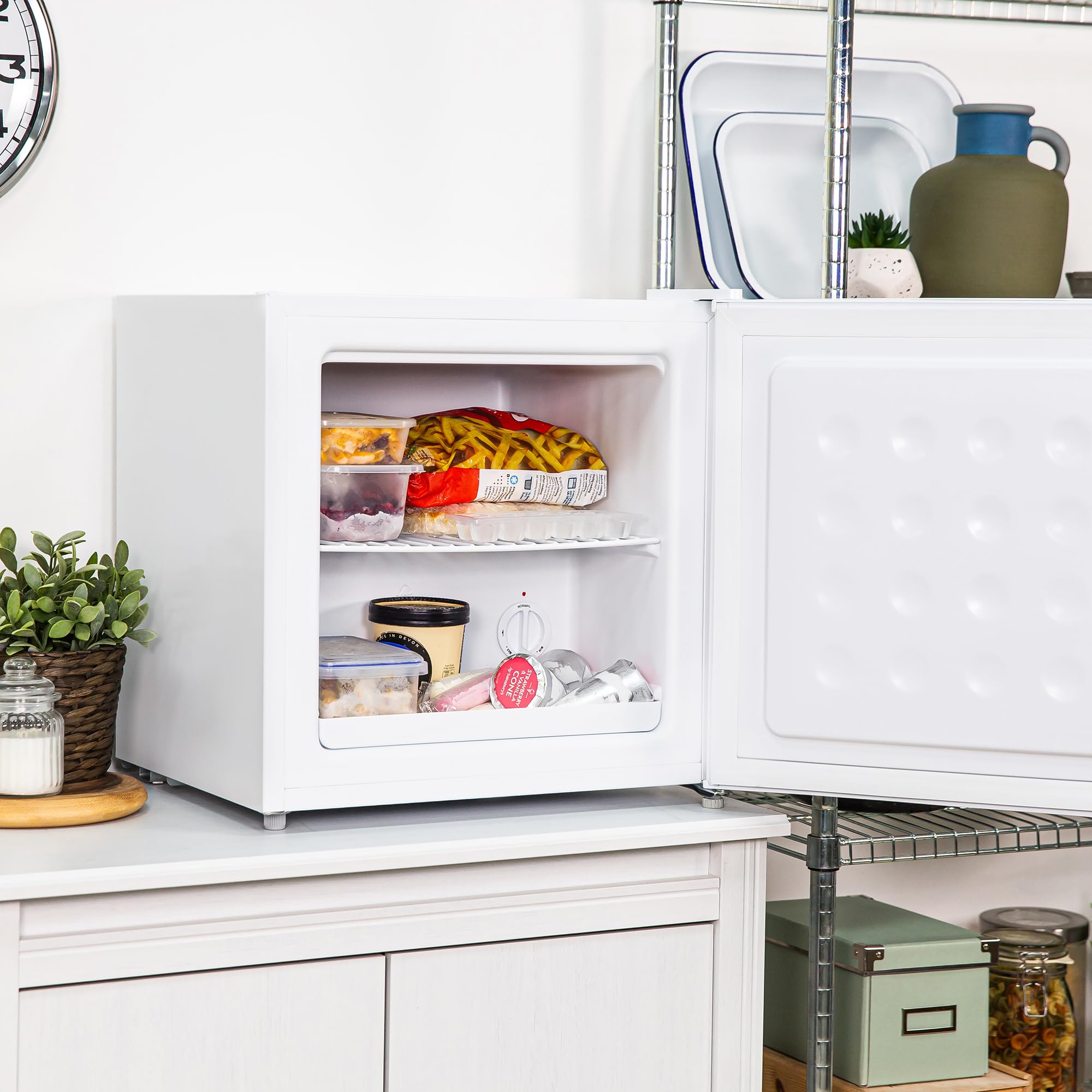 Abode Table Top Mini Freezer White Freestanding 31 Litre Capacity with Reversible Door, 4 Star Freezer Rating, Adjustable Feet & 1 Wire Shelf ATTFZ0E1W (White) — view 4