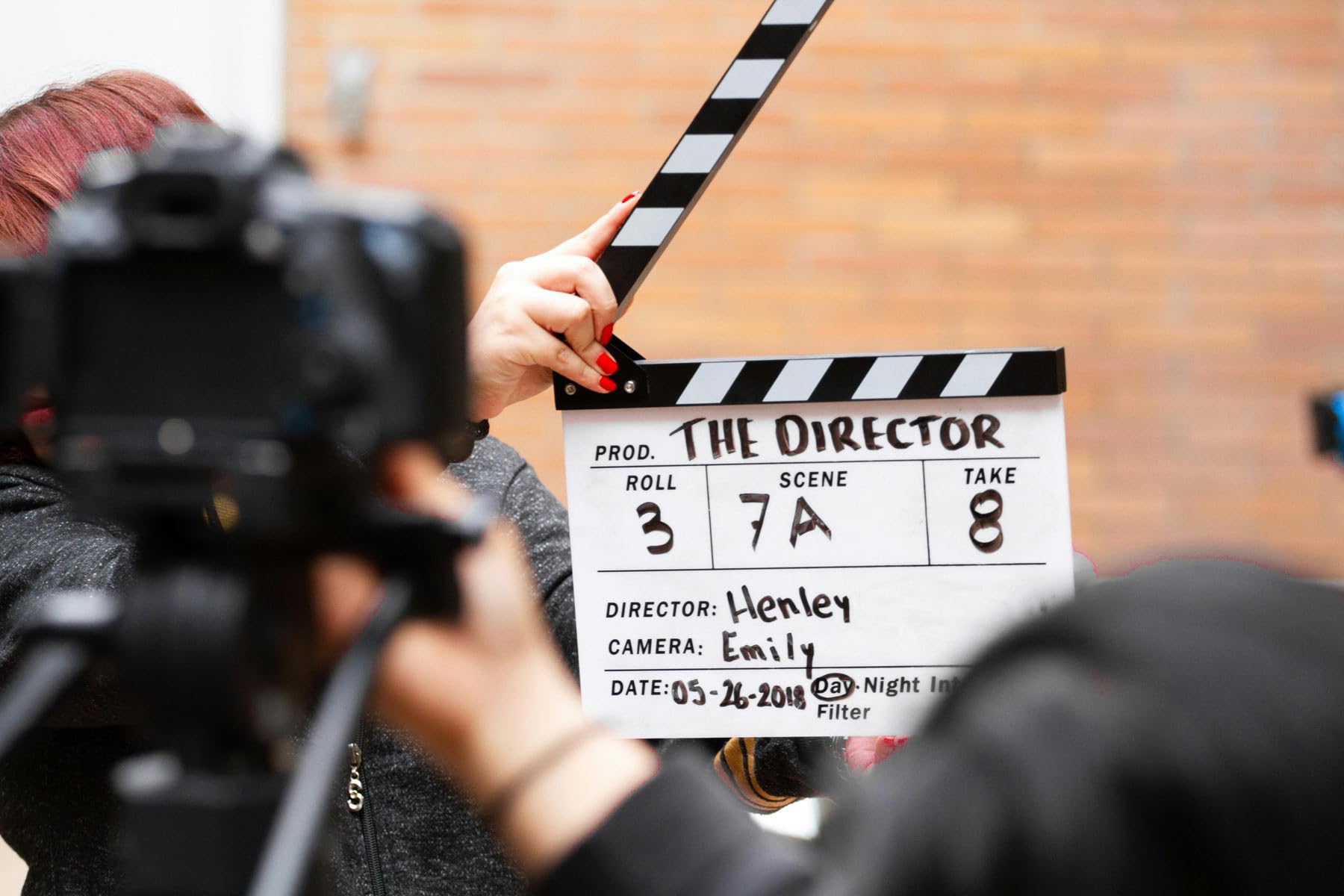 ALLZEDREAM Akrylowa tablica reżyserska filmowa klaps deska Cut Action Scene Slates z 2 markerami suchościeralnymi do tablicy, biała