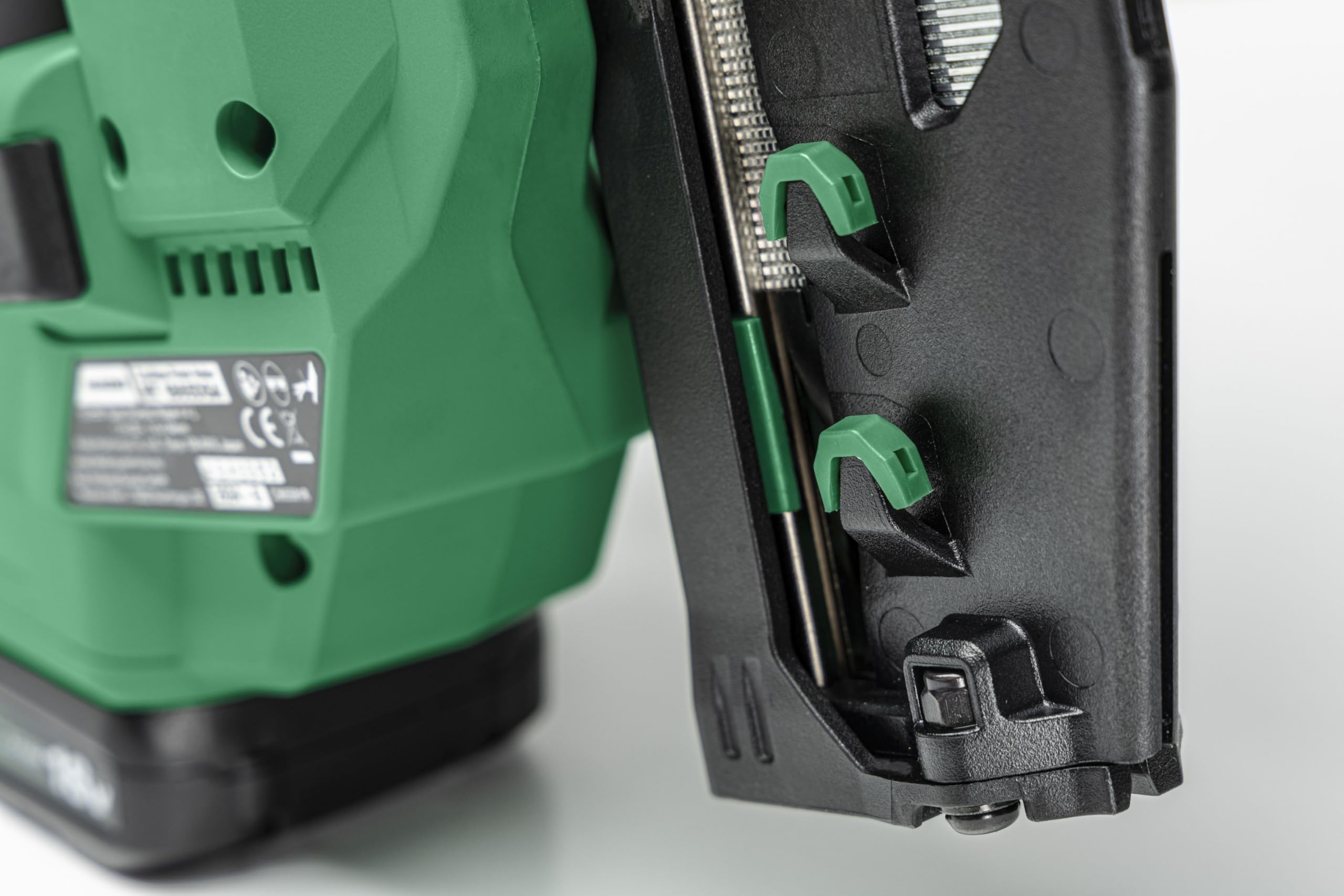 HiKOKI Clavo con batería de 0° - 18 V, 25-64 mm, calibre 16, compacto, ligero, potente, luz LED, motor sin escobillas, accionamiento por resorte neumático, incluye maletín