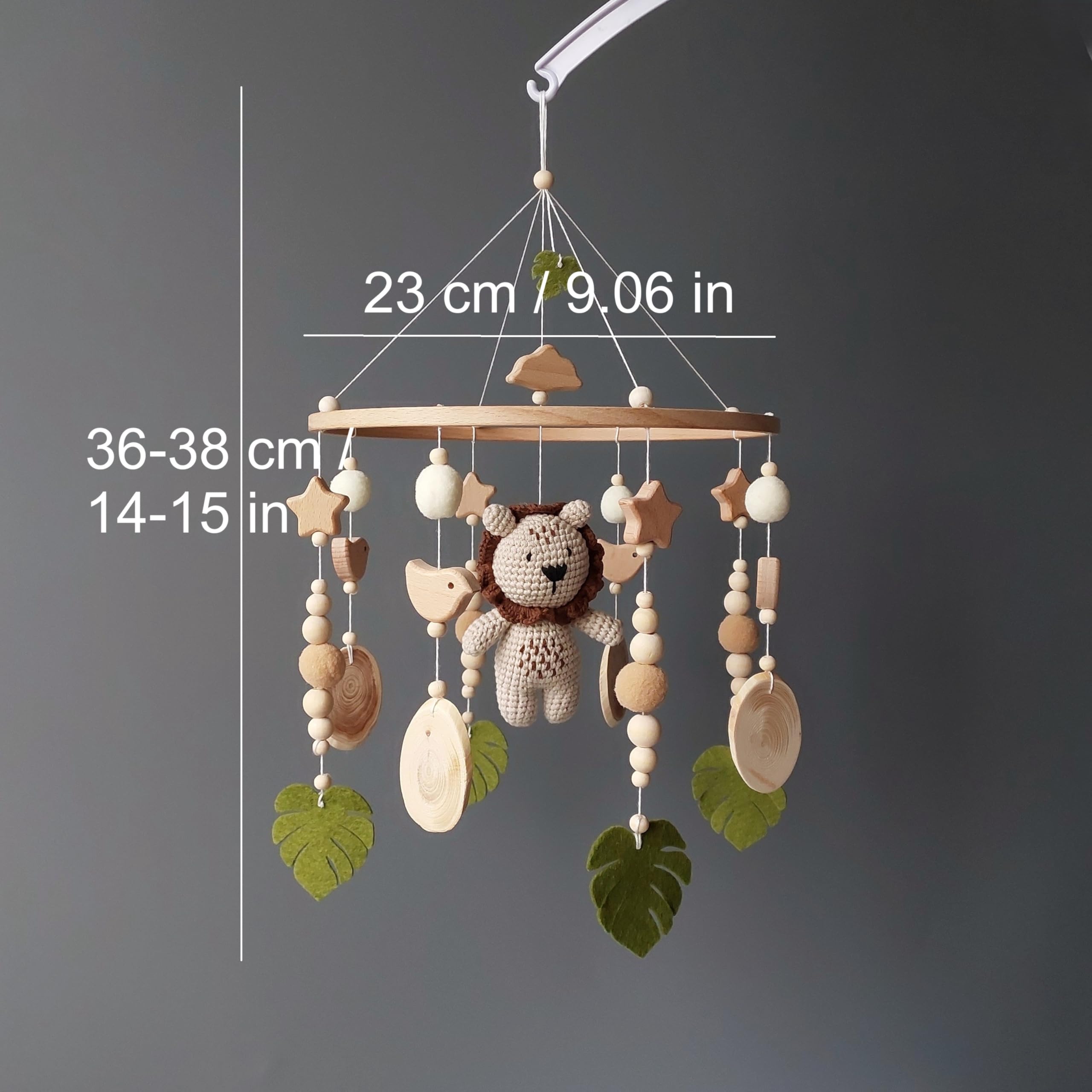 Häkel Baby Mobile mit Löwe – Safari Dschungel Mobile fürs Babybett - Handgemachtes Krippen-Mobile mit Rassel - Neutrale Babyzimmer - Deko Geschenk zur Geburt