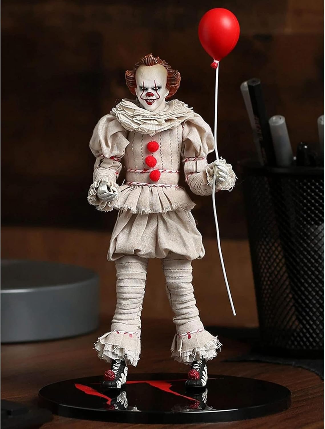 Mezco One:12 Collective IT Movie (2017) Pennywise Action Figure