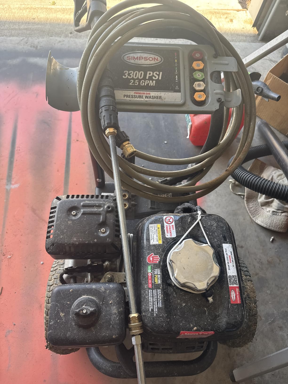 Top view of the SIMPSON ALH3228-S handle, nozzle storage, and engine layout