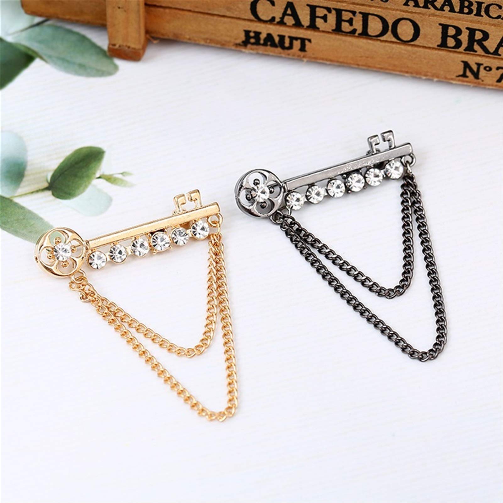 RWRAPS Strickjacke-Clips, modische Metall-Schlüssel-Quaste, Lange Brosche, Strass-Kette, Anstecknadel für Herren, Anzug, Hemd, Abzeichen, Broschen, Pins, Zubehör (Metallfarbe: Gold) ()