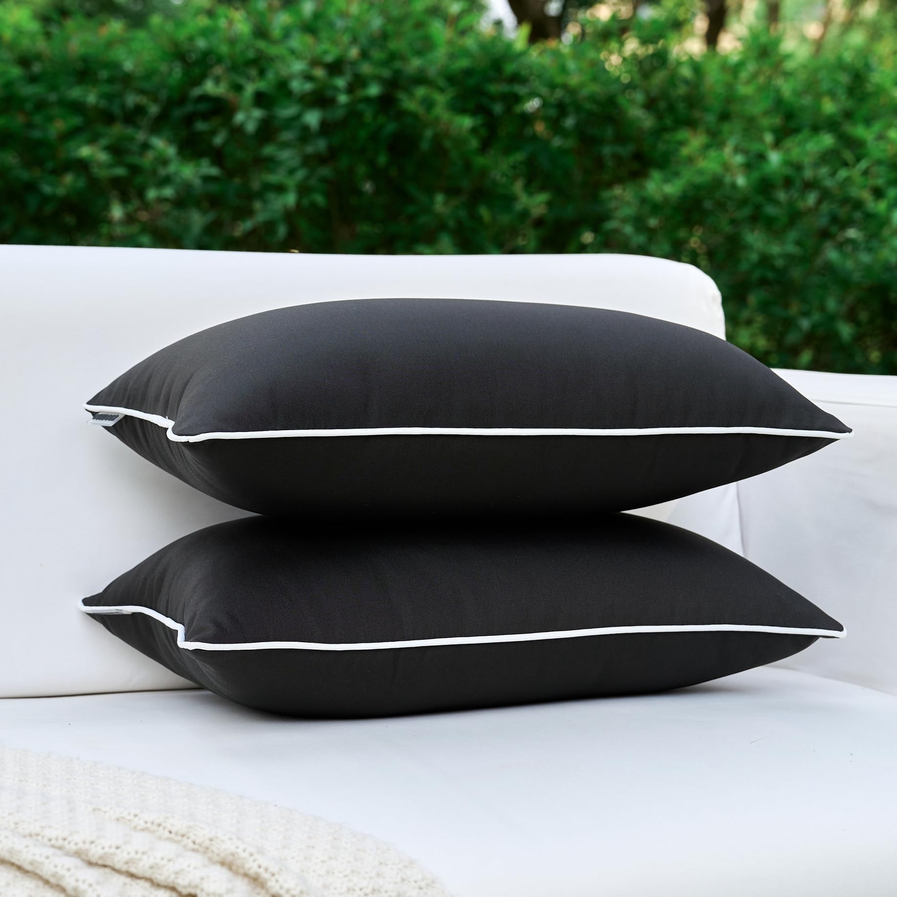 LIGICKY Paquete de 2 fundas de almohada lumbares impermeables para exteriores, decorativas, rectangulares, con borde blanco, para patio, sofá, tienda de campaña (12 x 20 pulgadas)