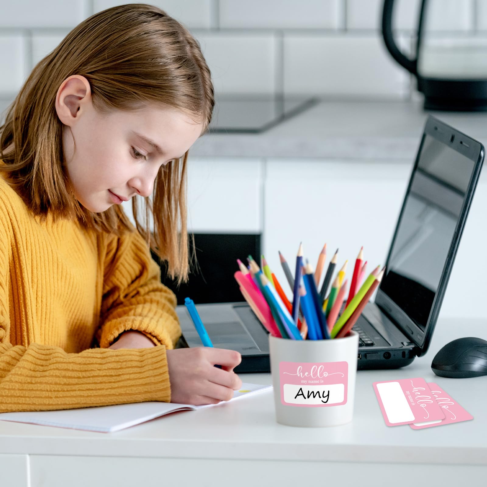 JarThenaAMCS 300 Stück Hello My Name is Aufkleber, hellrosa, Namensschild-Aufkleber, niedliche selbstklebende Rolle, Aufkleber für Schule, Büro, Klassenzimmer, Schreibtisch, Wand, Nachrichtenbrett