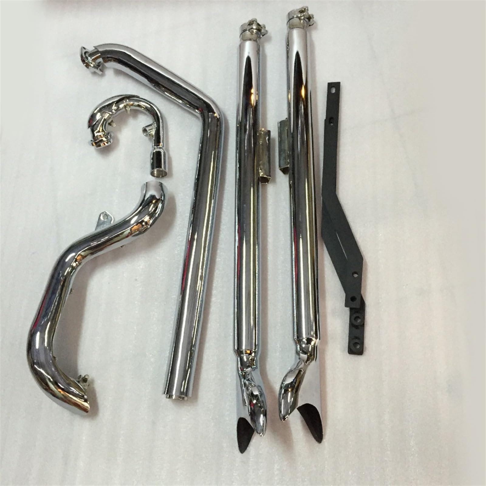 Dual Exhaust For Softail Deluxe 2010 2 Into 2 36 Inch Fishtail True