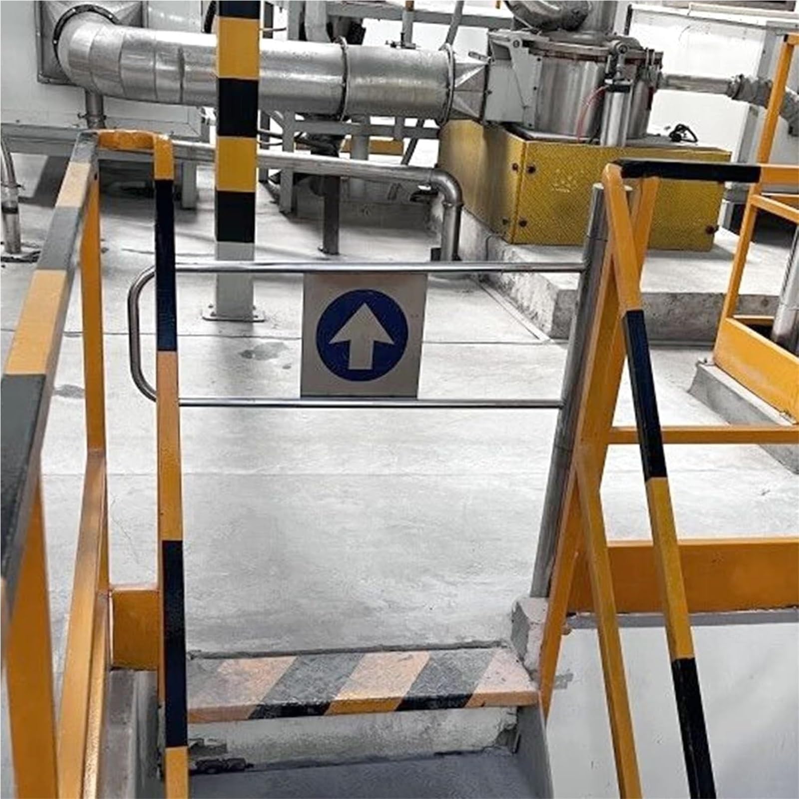 Porta a battente automatica unidirezionale per un facile passaggio, design a chiusura automatica ideale per corridoi, ingressi in biblioteche, negozi e centri commerciali