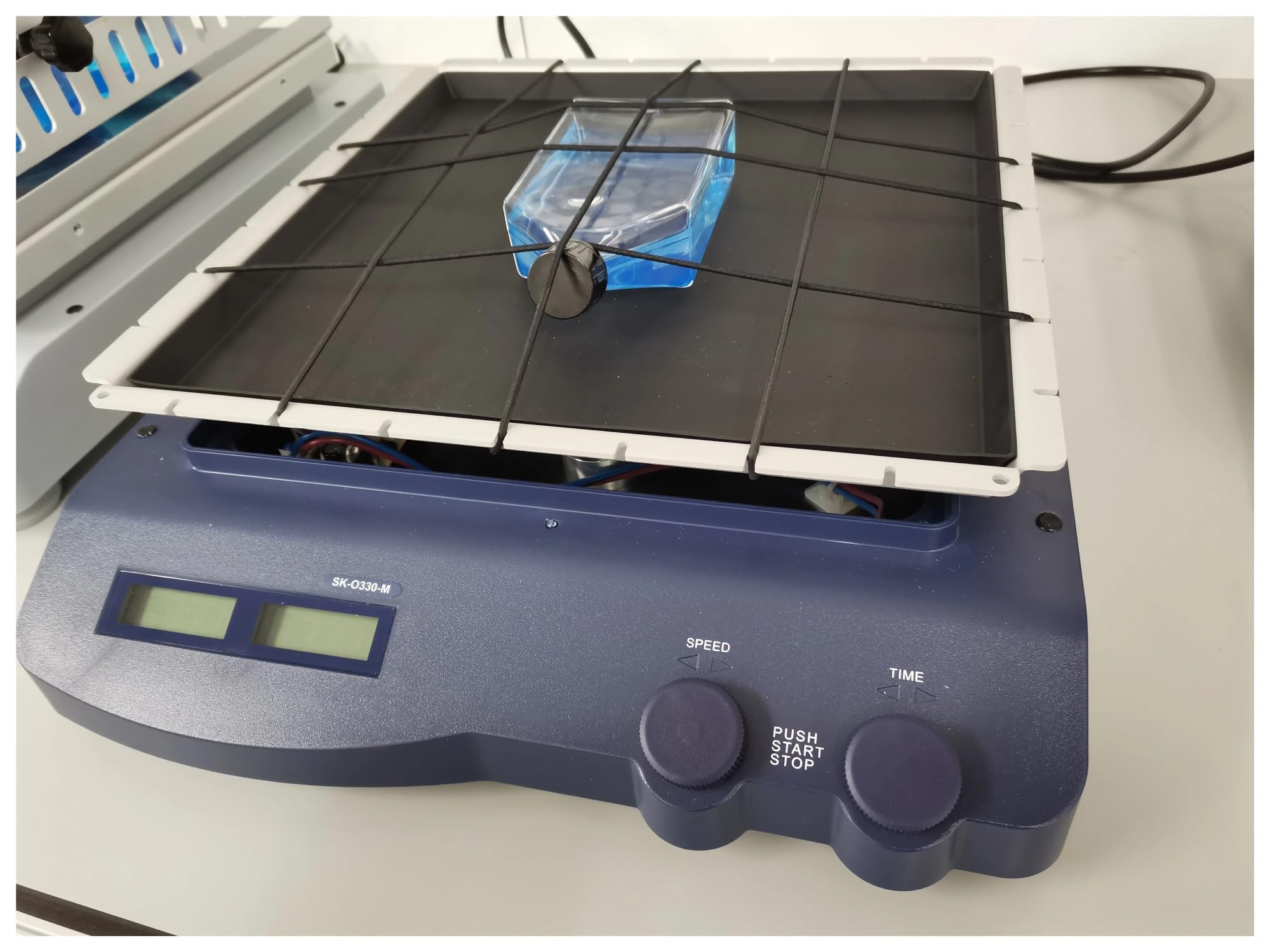 Labor-Rotationsoszillator, OEM Lab Tragbarer Mini-LCD-Kontinuierlicher Timerbetrieb Traglast 3 kg Mischrührer Rotierender Schütteloszillator Orbitalschüttler