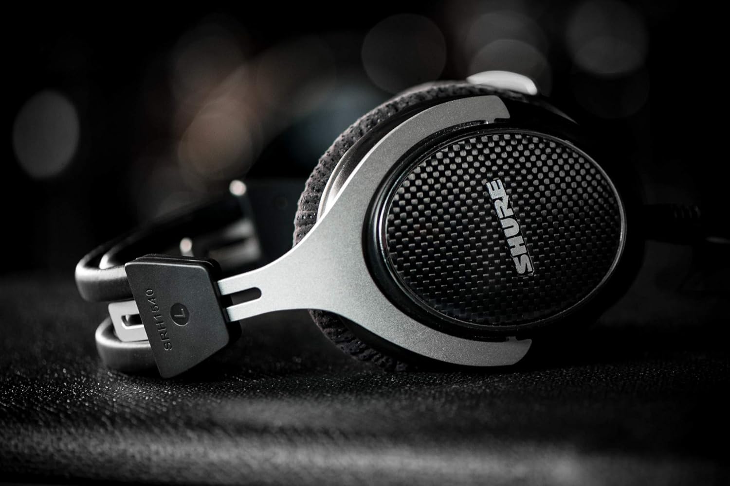 Shure SRH1540 Premium Closed-Back Headphones with 40mm Neodymium Drivers for Clear Highs and Extended Bass, Built for Professional Audio/Sound Engineers, Musicians and Audiophiles (SRH1540-BK)