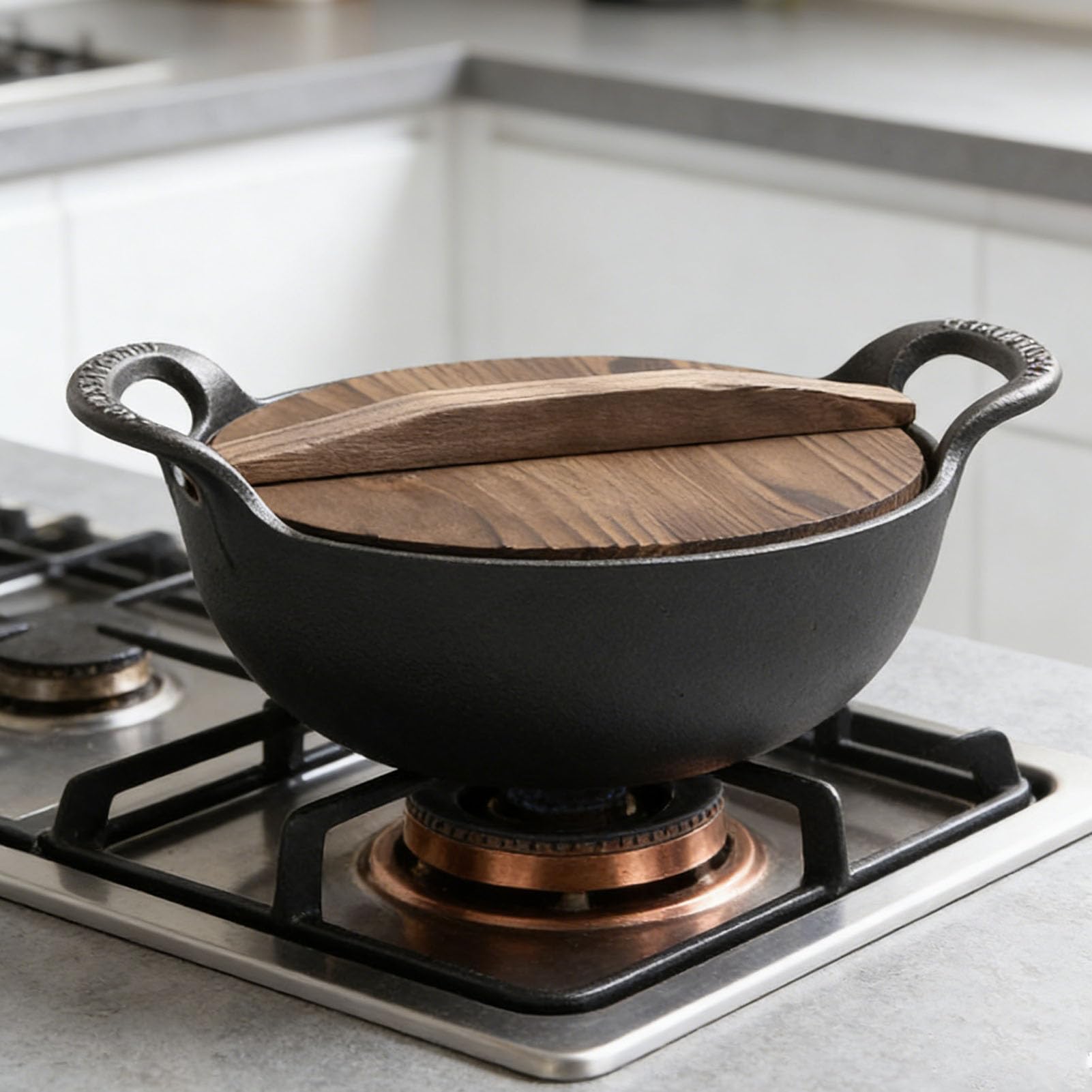 Socobeta Żeliwna Patelnia Wok z powłoką zapobiegającą Przywieraniu, do Płyt Indukcyjnych z Drewnianymi Uchwytami Pokrywy, Wykonana z Czystego żelaza, 11,8 X 11,8 X 3,7 Cala (30 cm /, cala)