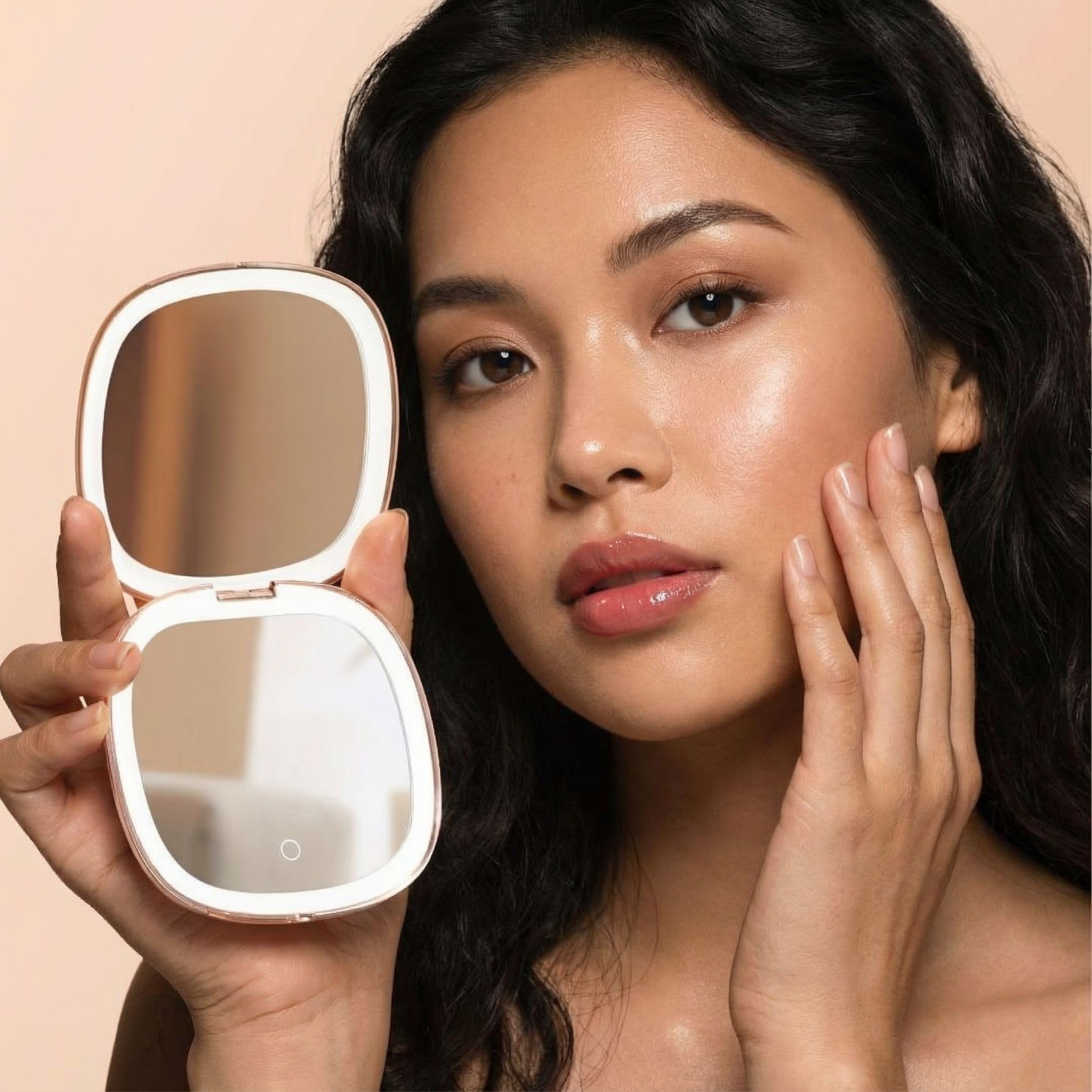 Fancii Mila 2 Specchio da trucco compatto con luce LED, ricaricabile, ingrandimento 10x/1x, sistema di illuminazione Tru-Glow, pelle vegana, piccolo specchio da viaggio per borse (crema champagne)