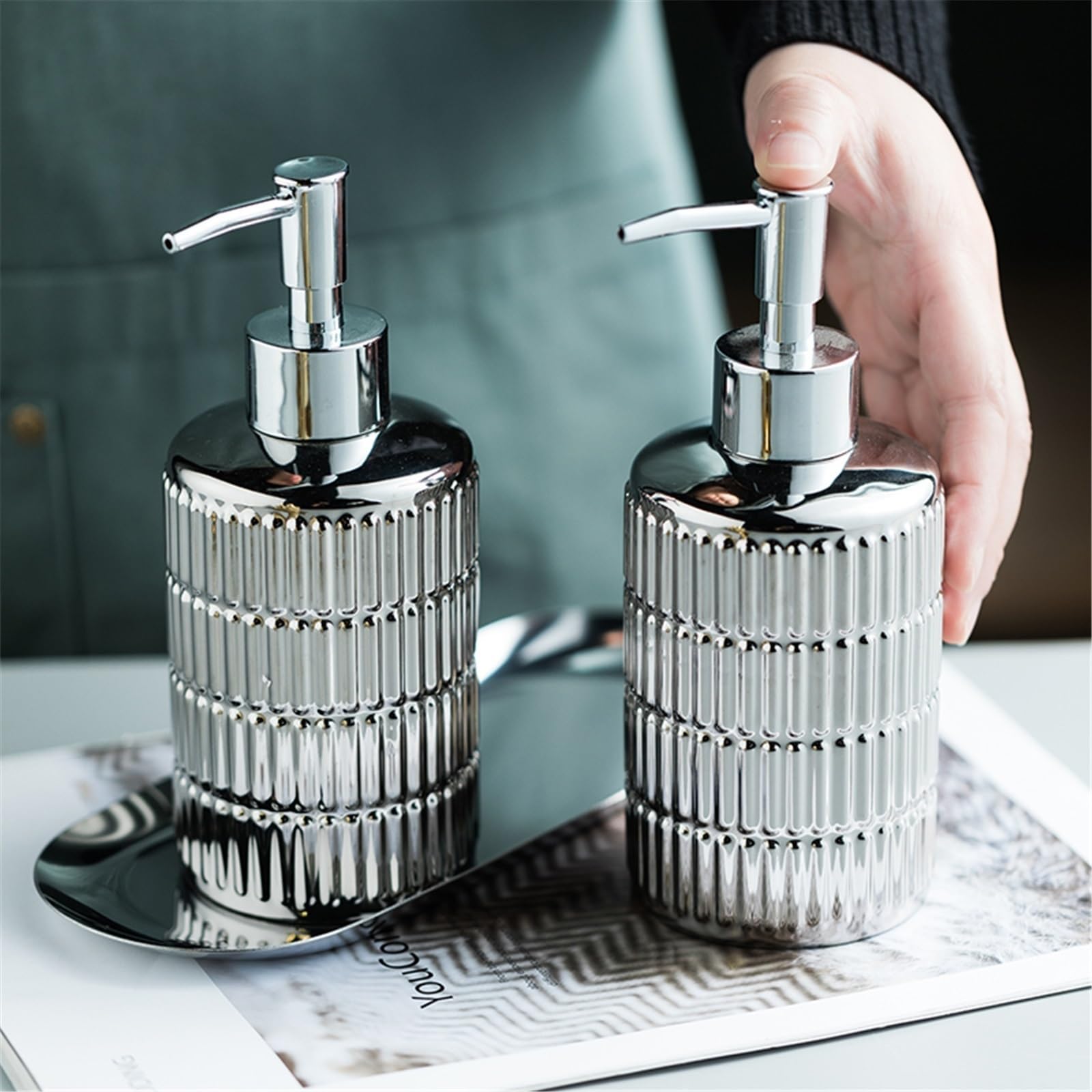 Dozownik mydła Zestaw dozowników mydła ceramicznego, 3-częściowy, hotelowa butelka z pompką do mydła i tacką Dozownik z pompką do balsamu(Silver)