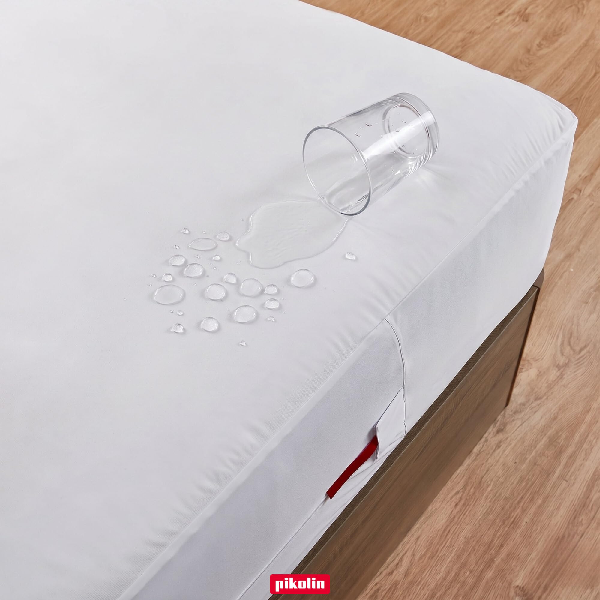 PIKOLIN Coprimaterasso Matrimoniale Impermeabile 150 x 190/200 cm Ipoallergenico, Traspirante e Lavabile - Protettore di Materasso con Cerniera e Chiusura di Sicurezza, Antirestringimento